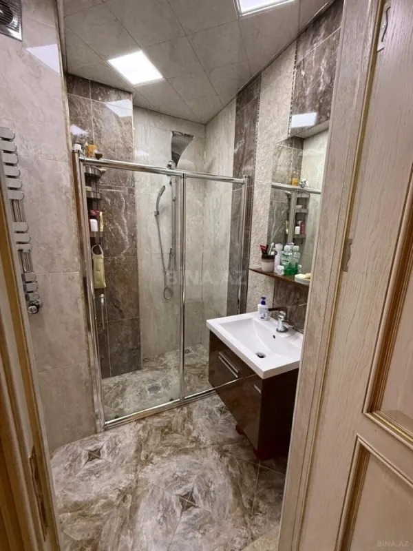 Satılır 3 otaqlı mənzil 145 m²