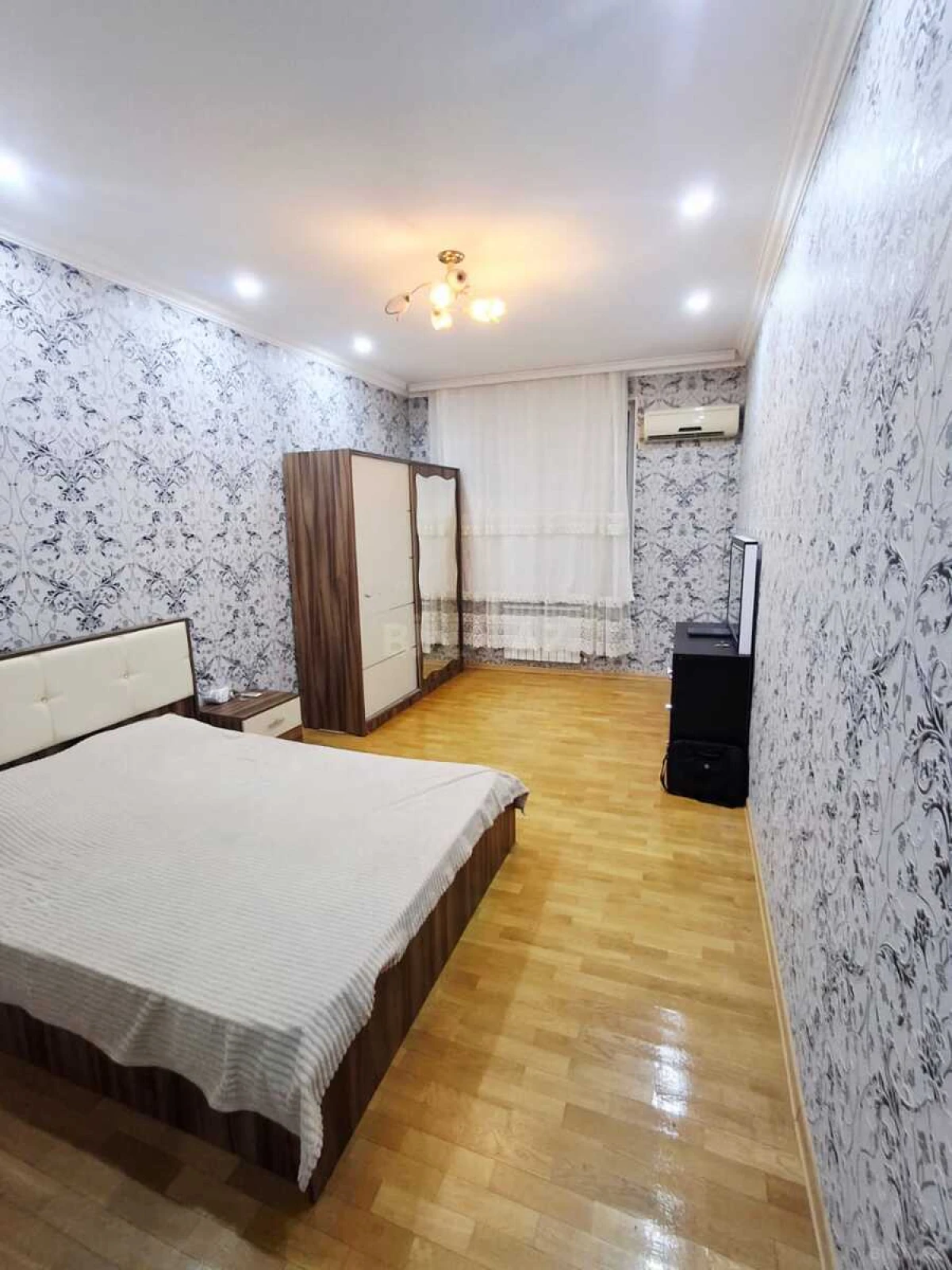 Satılır 3 otaqlı mənzil 127 m²