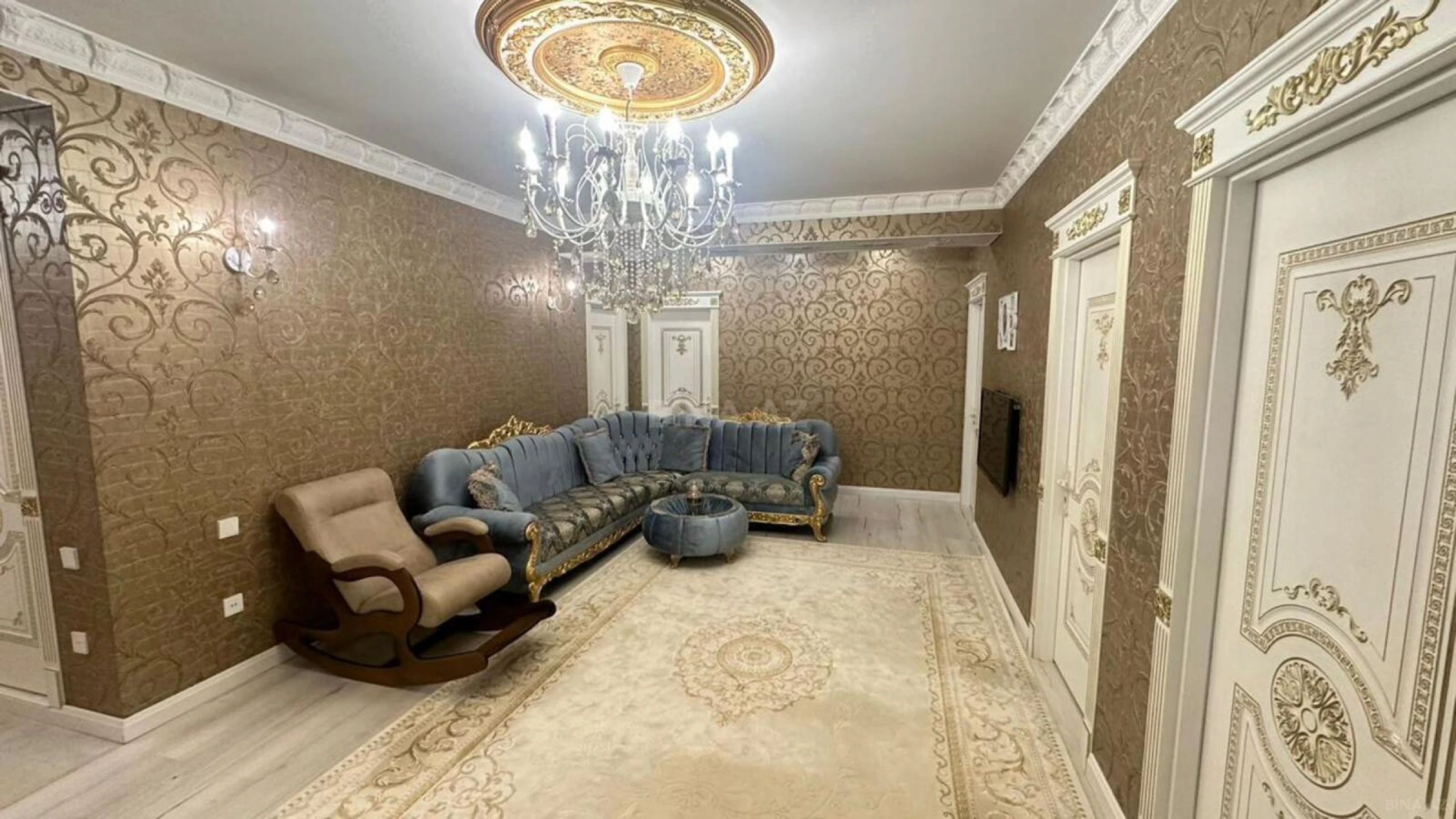 Satılır 4 otaqlı mənzil 160 m²
