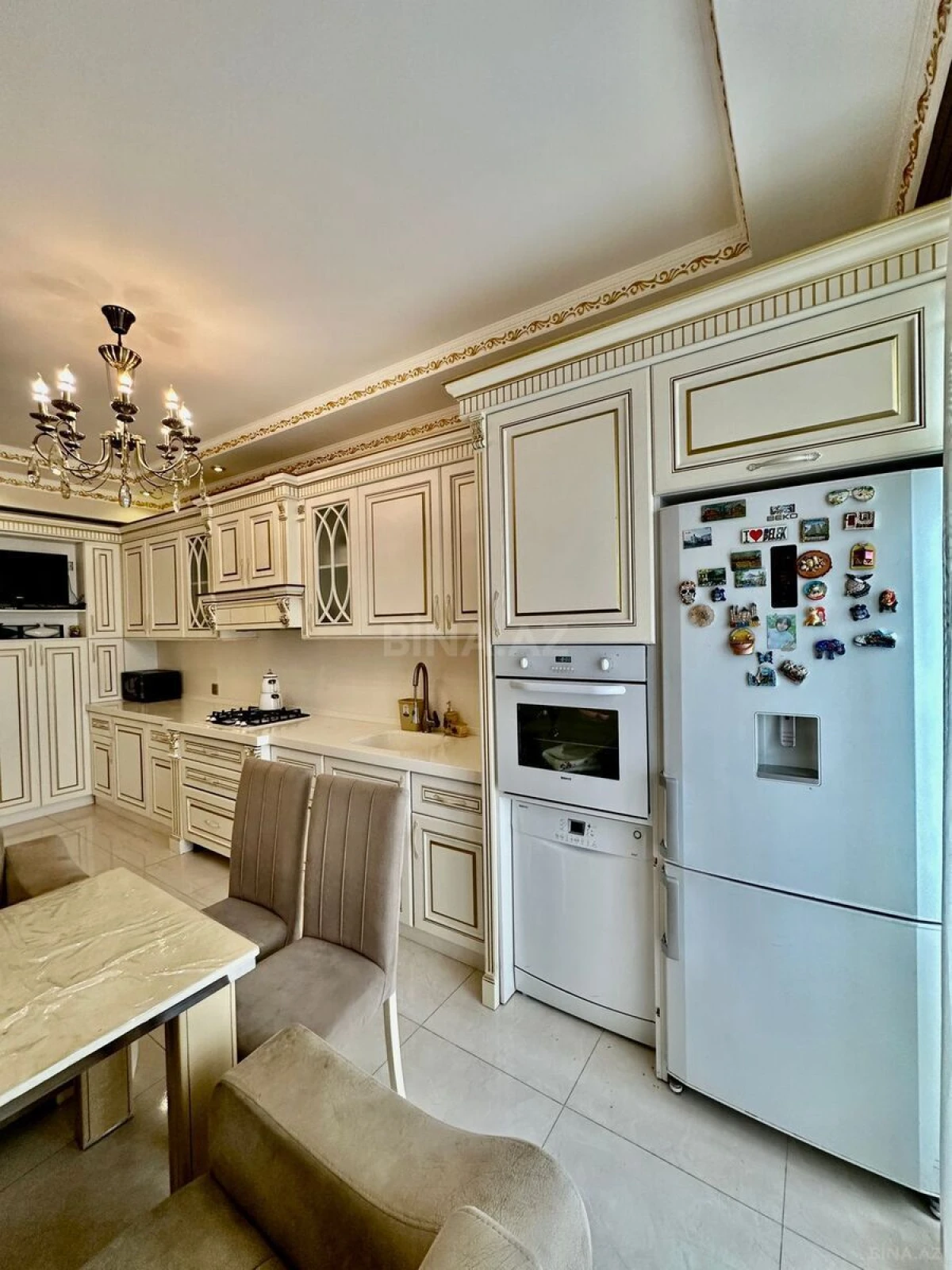 Kirayə verilir 4 otaqlı mənzil 180 m²