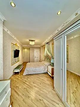 Kirayə verilir 4 otaqlı mənzil 180 m²