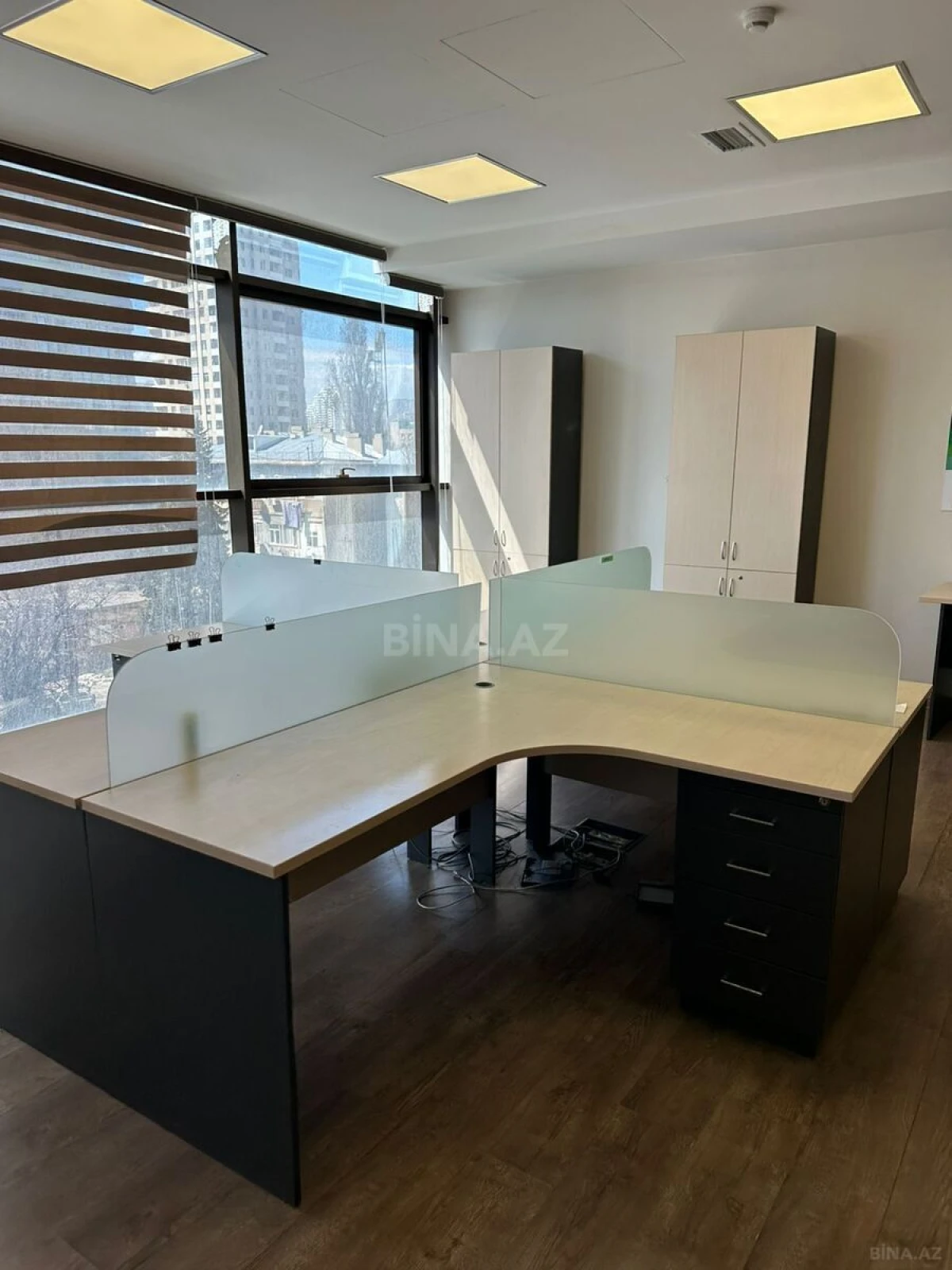 Kirayə verilir 8 otaqlı ofis 310 m²