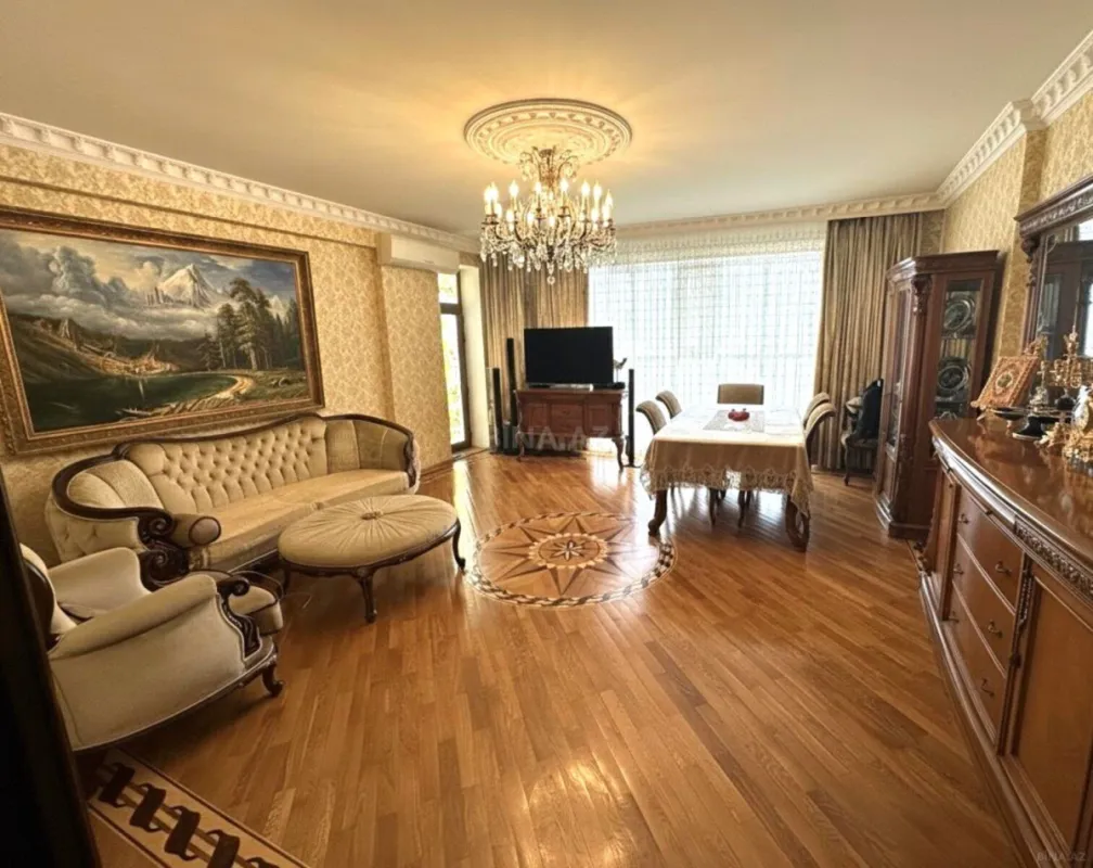 Satılır 3 otaqlı mənzil 130 m²