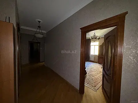 Satılır 3 otaqlı mənzil 110 m²