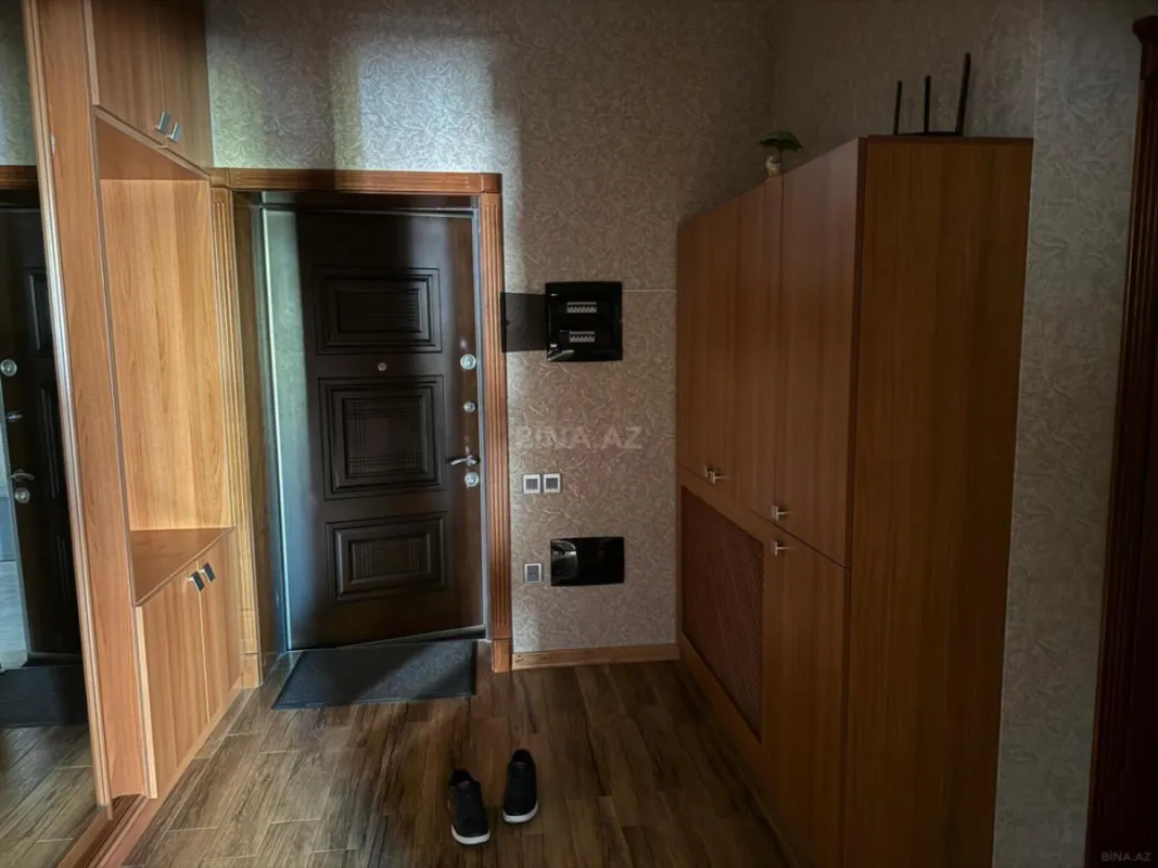 Satılır 3 otaqlı mənzil 110 m²