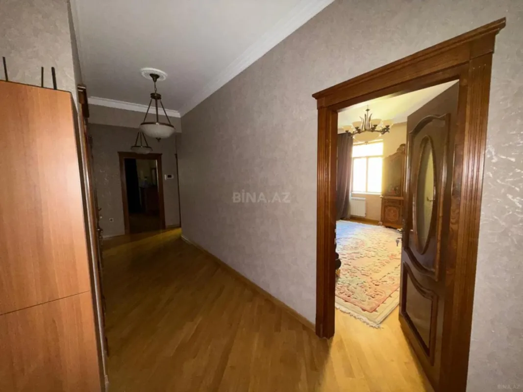 Satılır 3 otaqlı mənzil 110 m²