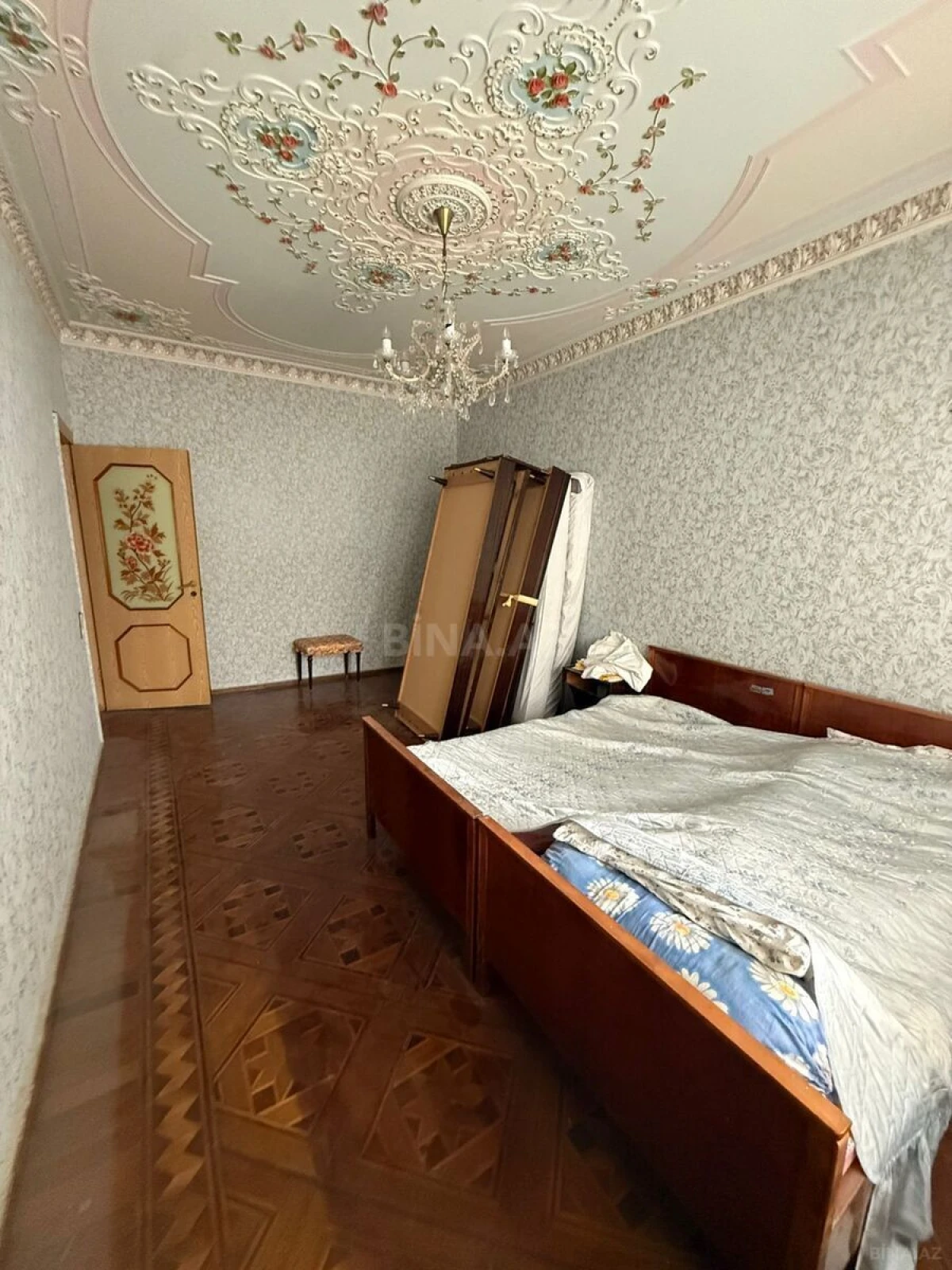 Satılır 4 otaqlı mənzil 120 m²