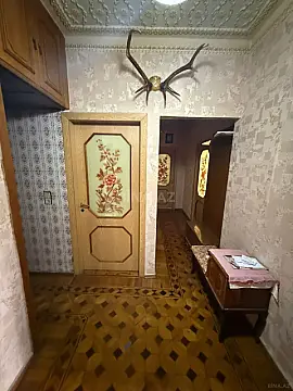 Satılır 4 otaqlı mənzil 120 m²