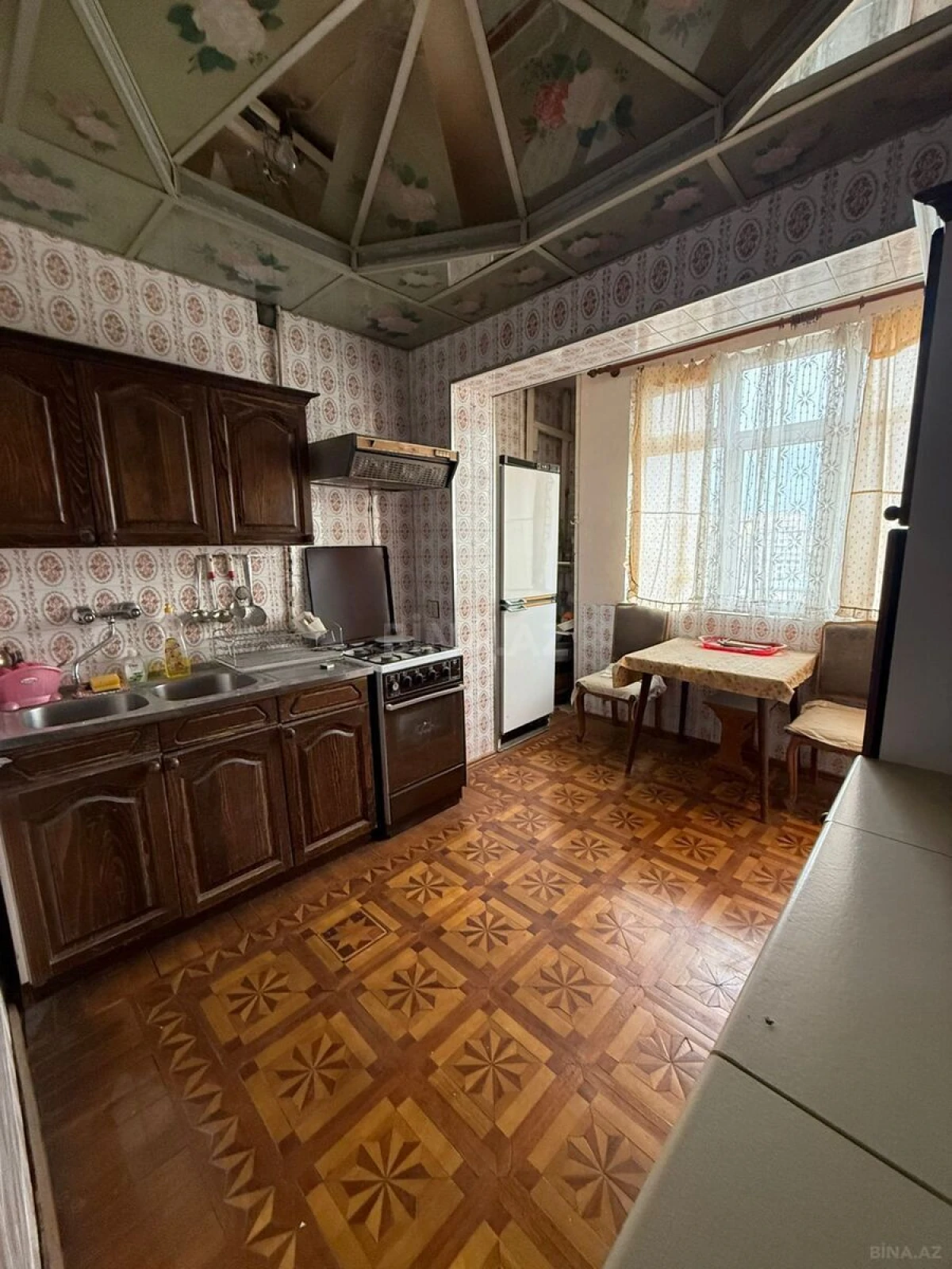 Satılır 4 otaqlı mənzil 120 m²