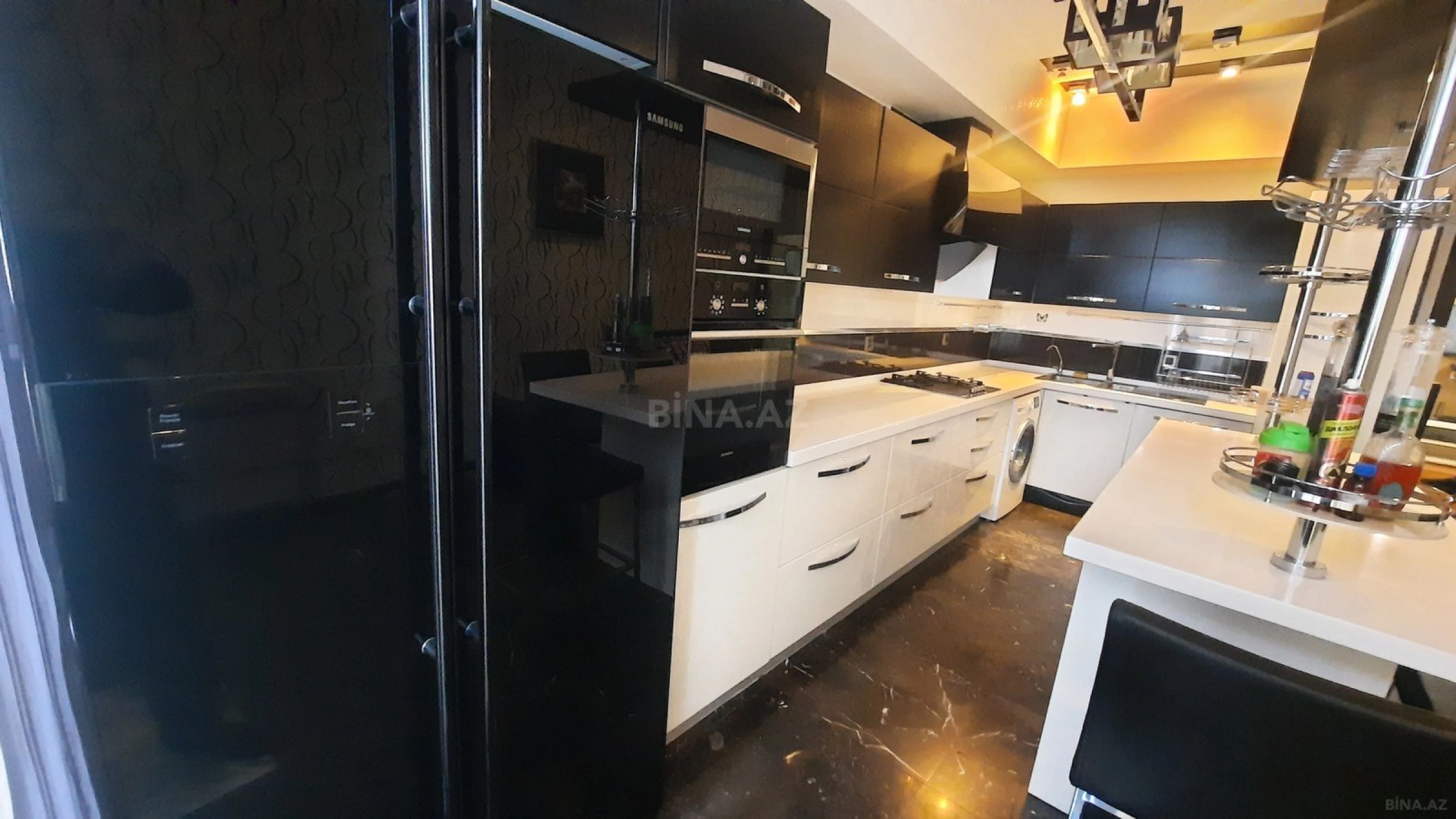 Satılır 4 otaqlı mənzil 214 m²