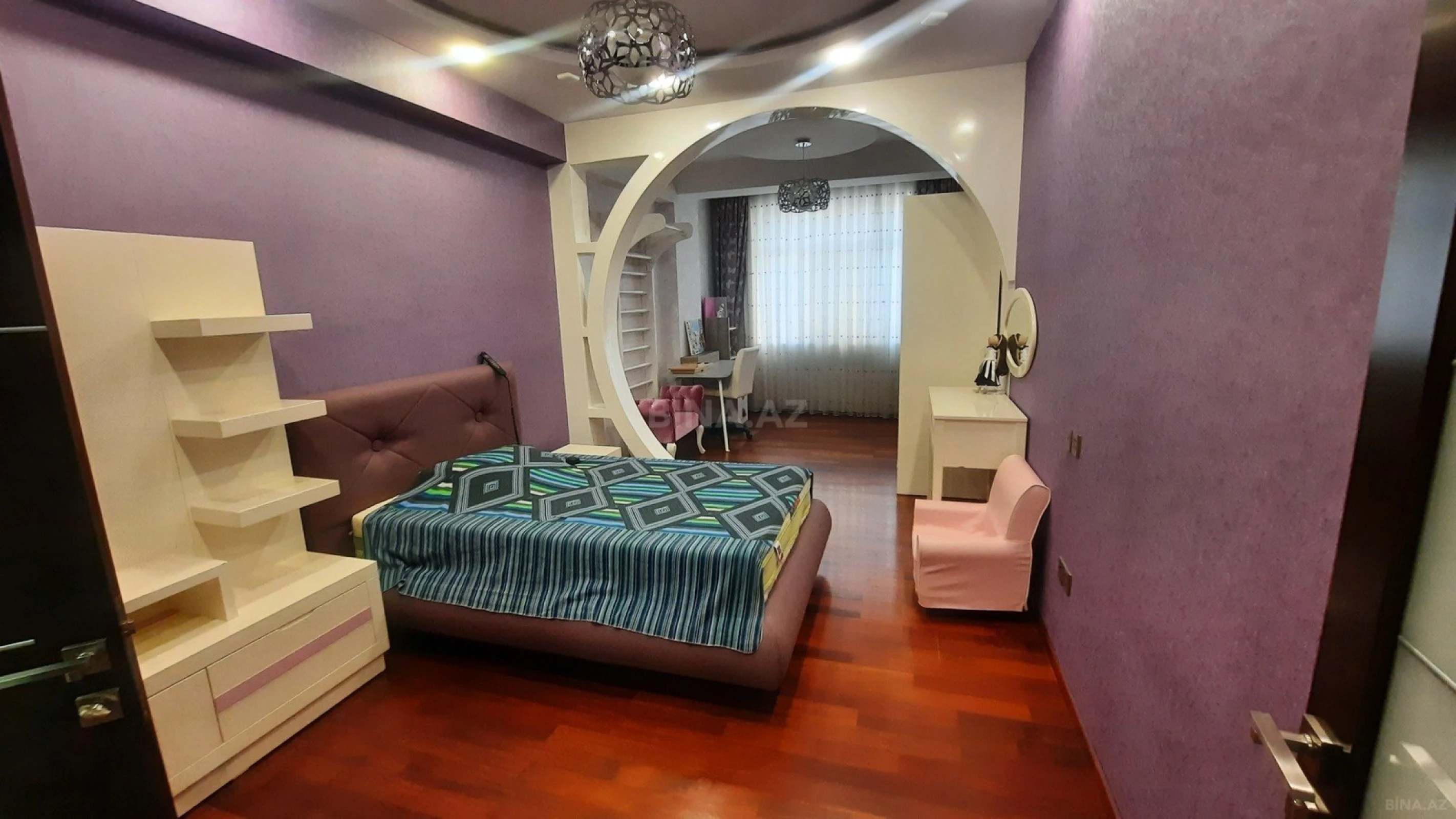 Satılır 4 otaqlı mənzil 214 m²