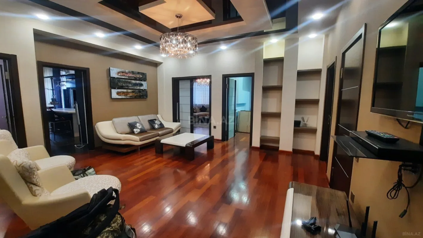 Satılır 4 otaqlı mənzil 214 m²