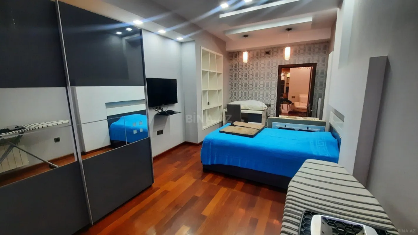 Satılır 4 otaqlı mənzil 214 m²