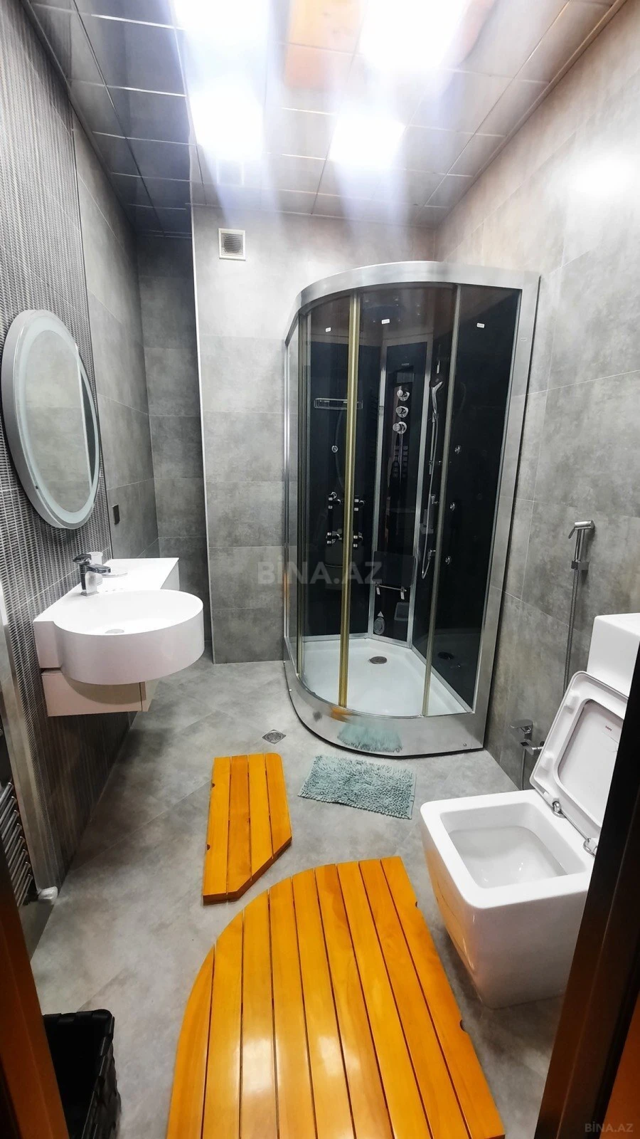 Satılır 4 otaqlı mənzil 214 m²