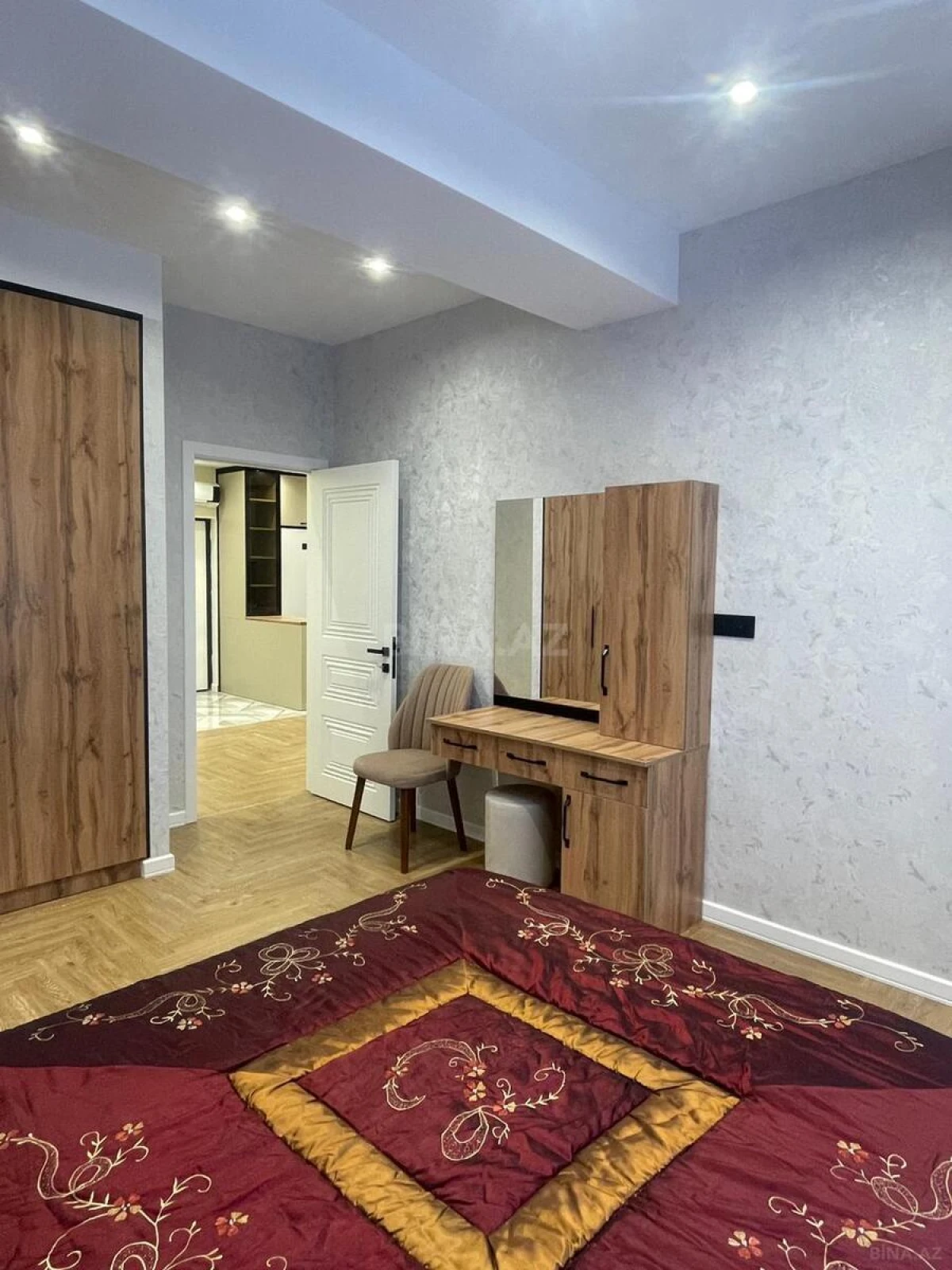 Kirayə verilir 2 otaqlı mənzil 60 m²