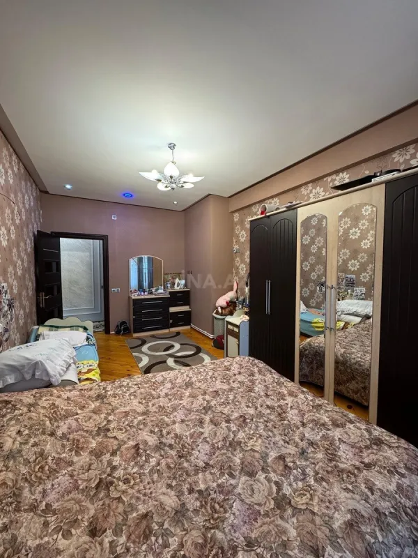 Satılır 2 otaqlı mənzil 70 m²