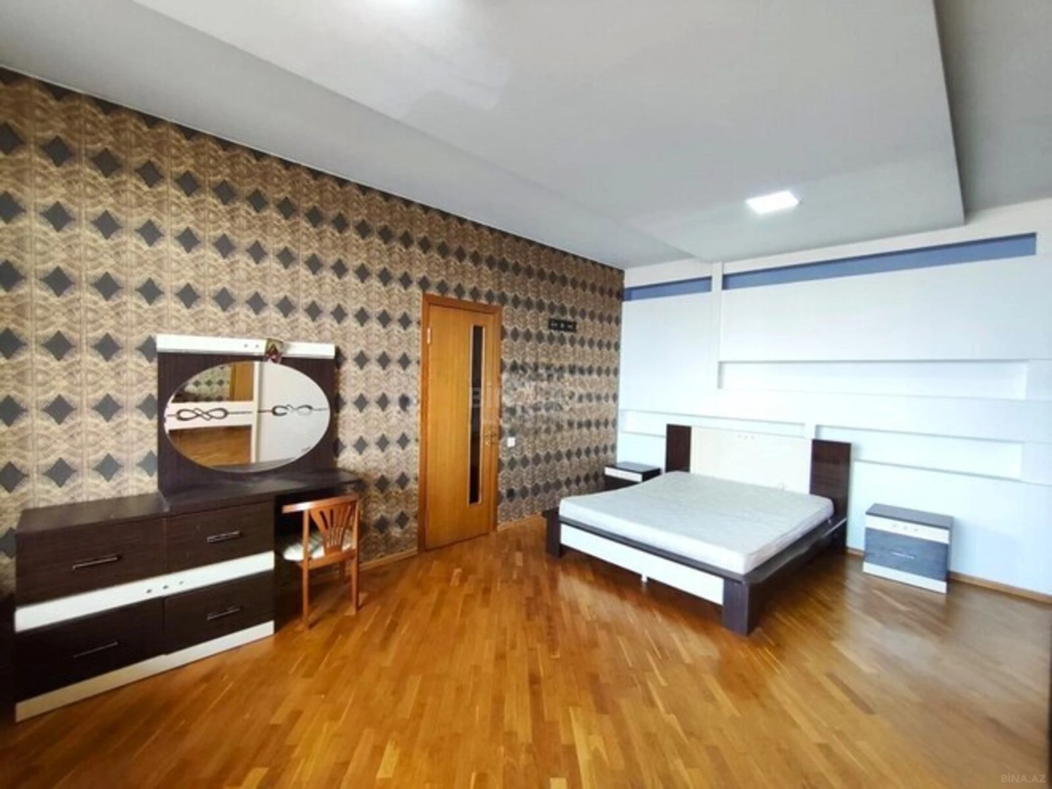 Kirayə verilir 3 otaqlı mənzil 195 m²