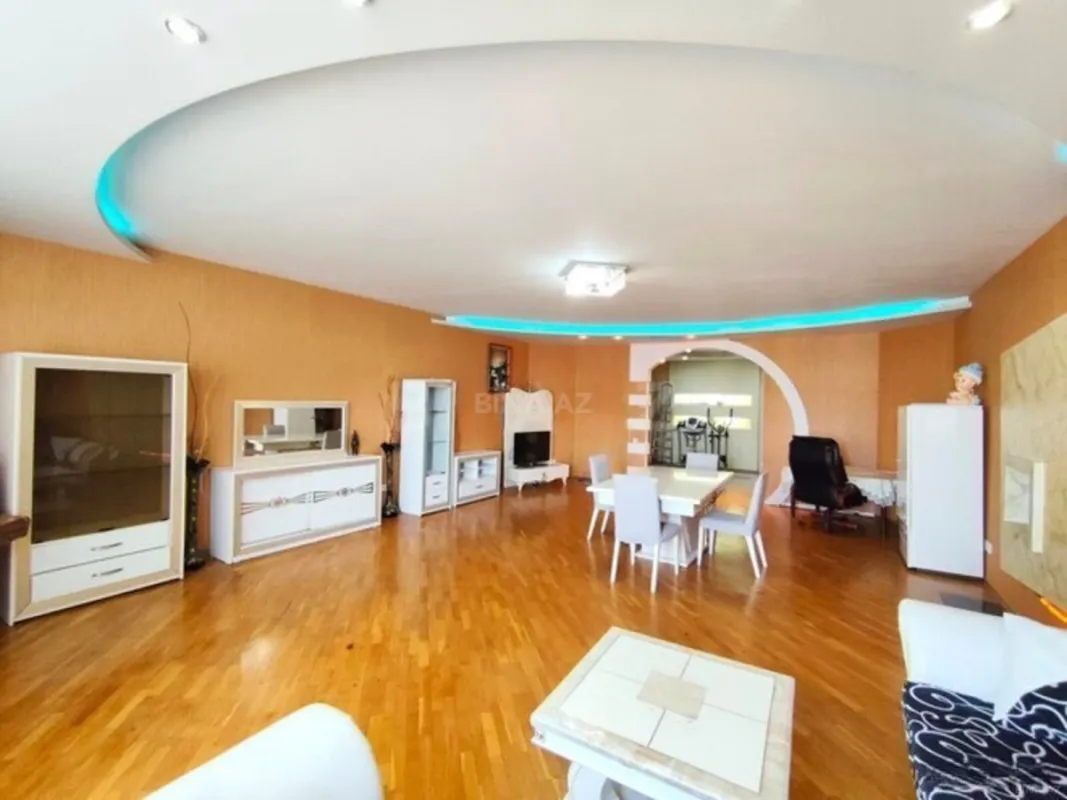 Kirayə verilir 3 otaqlı mənzil 195 m²