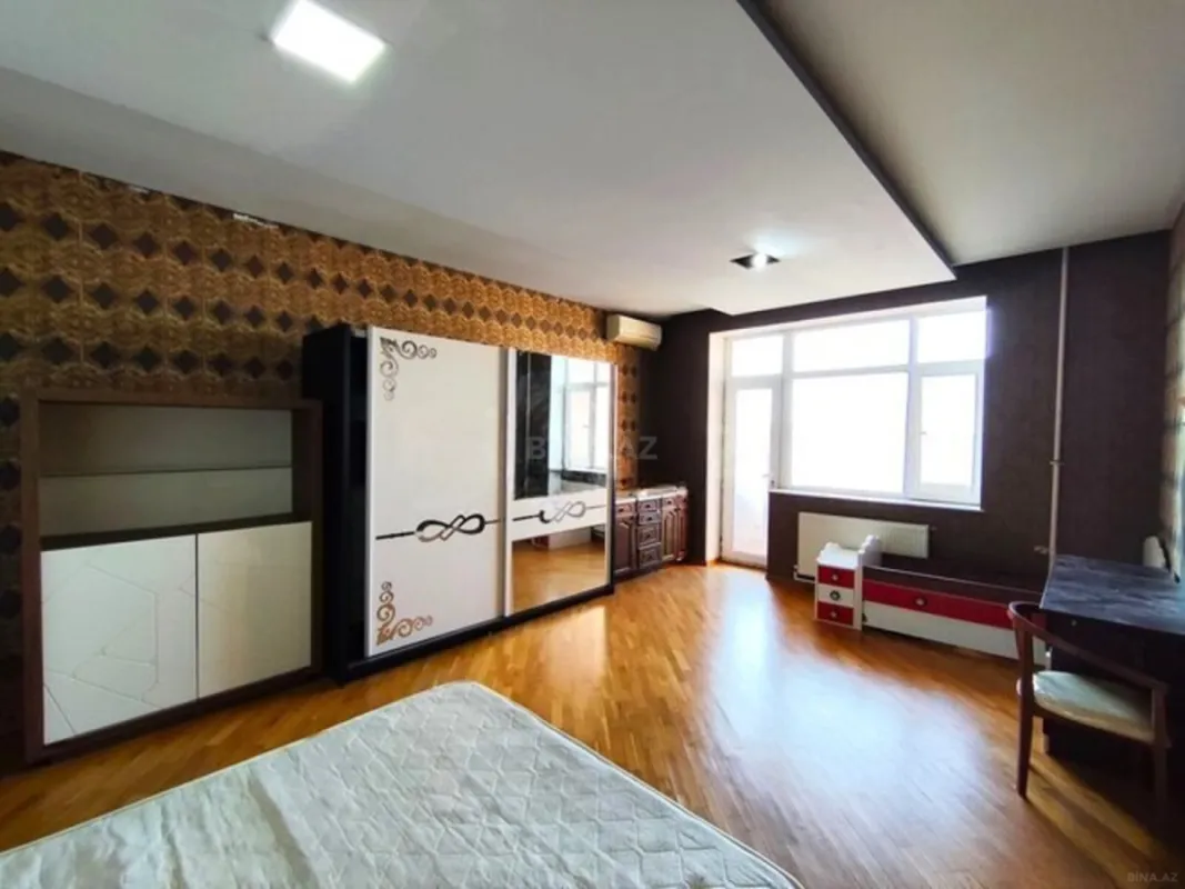 Kirayə verilir 3 otaqlı mənzil 195 m²