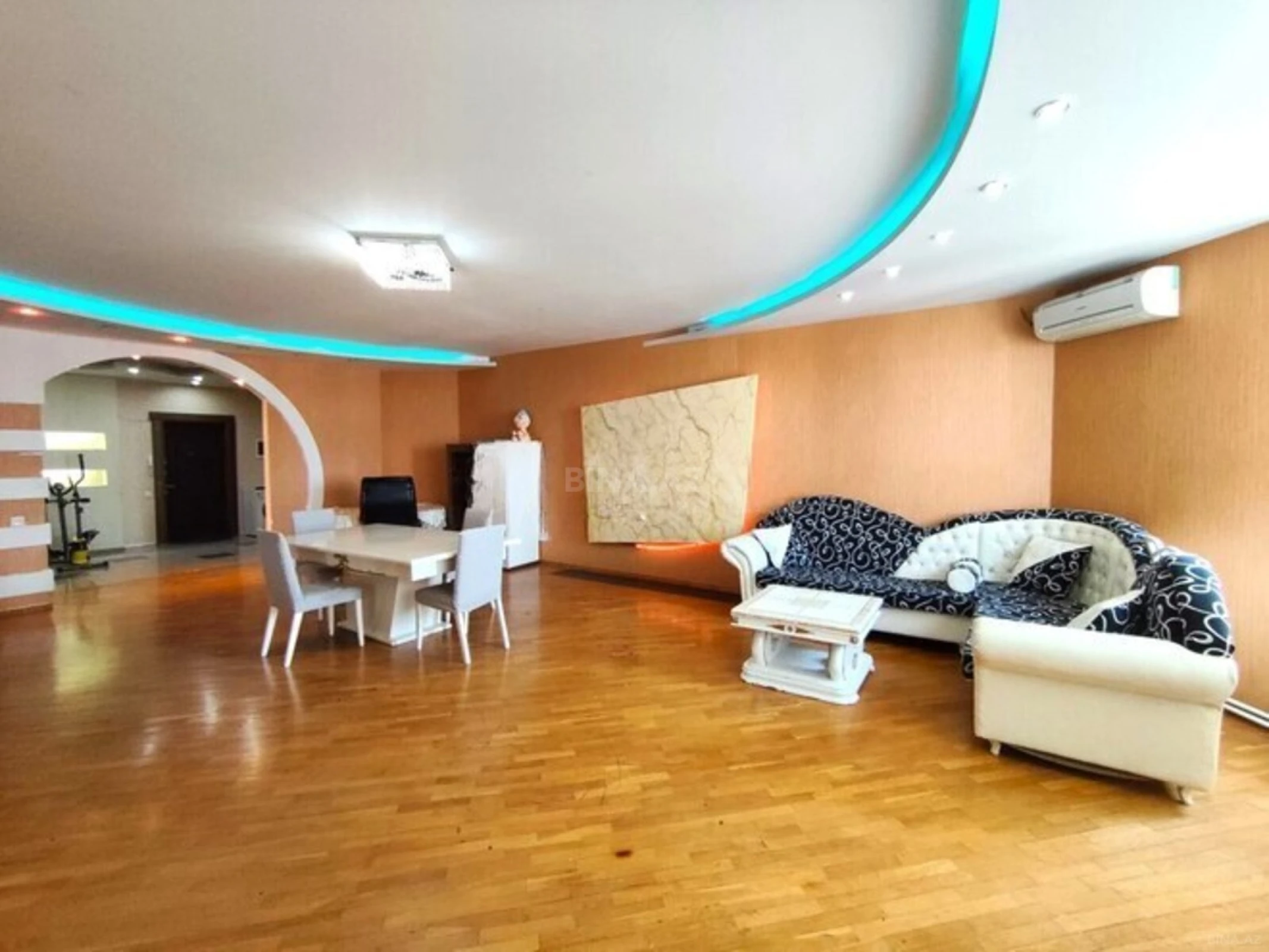 Kirayə verilir 3 otaqlı mənzil 195 m²