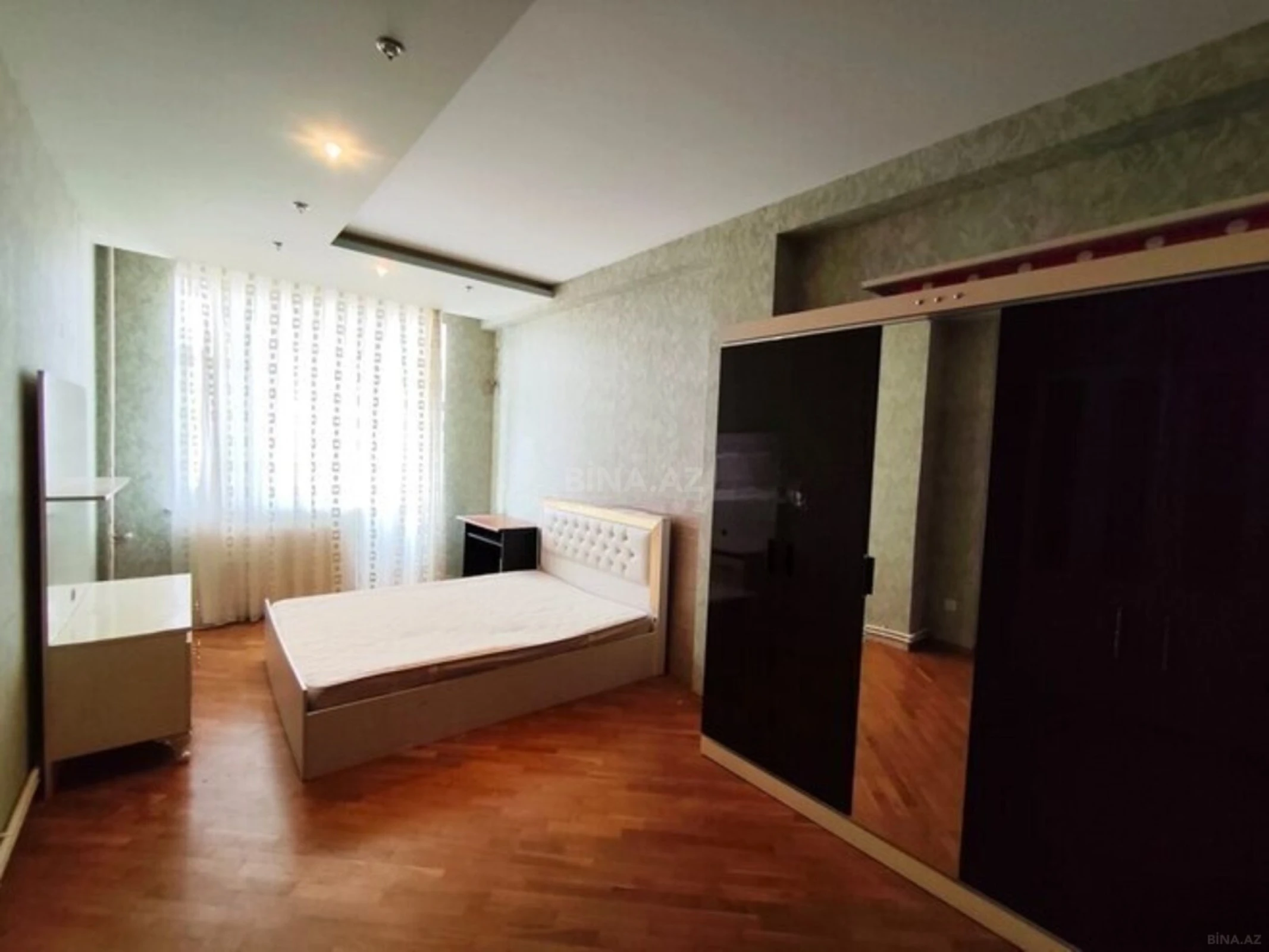Kirayə verilir 3 otaqlı mənzil 195 m²