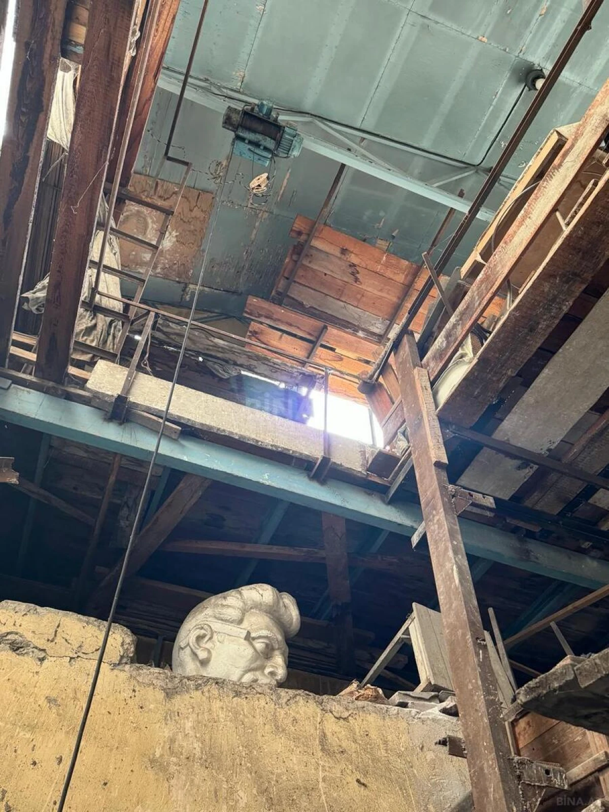 Satılır obyekt 450 m²