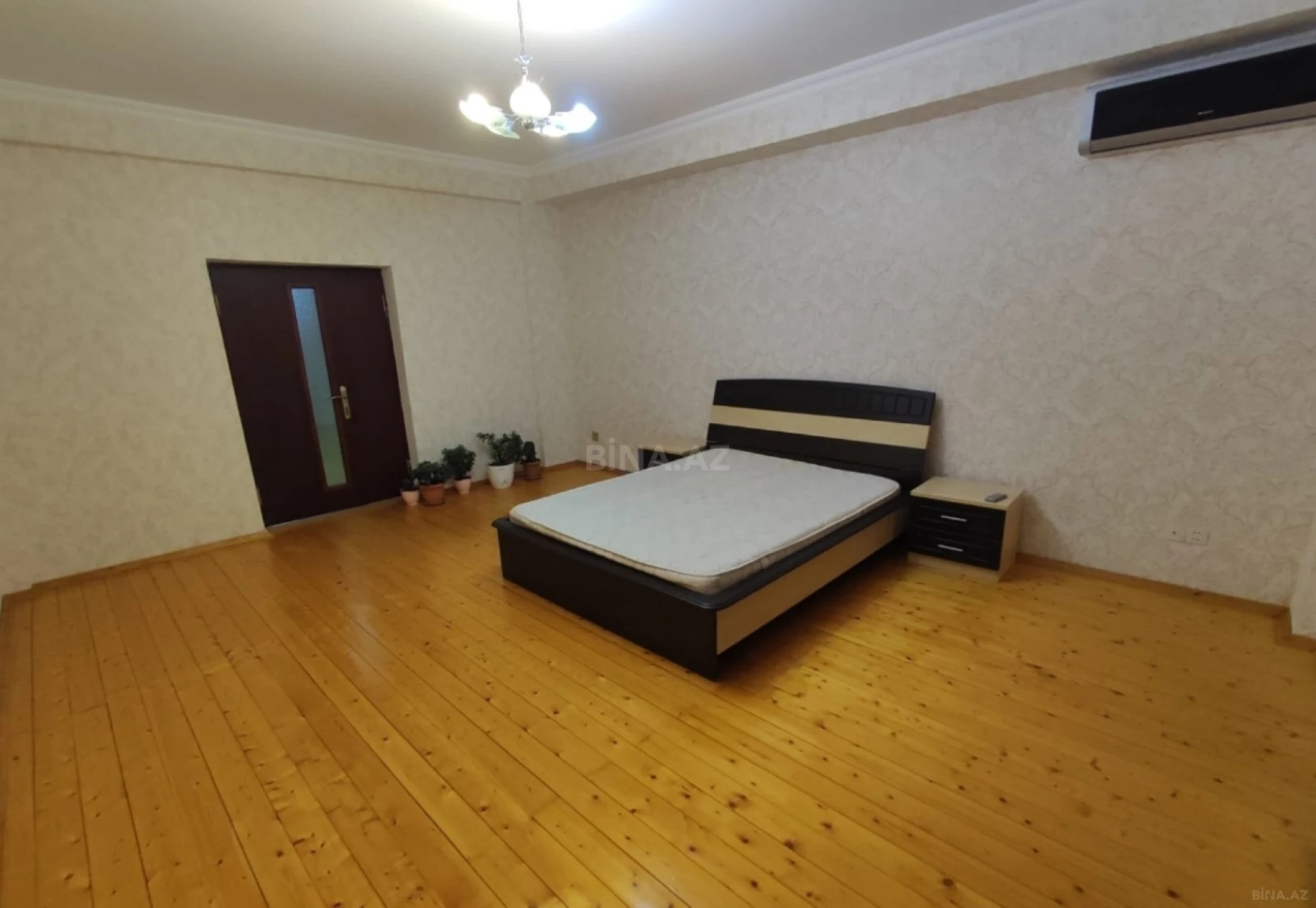 Kirayə verilir 4 otaqlı mənzil 130 m²