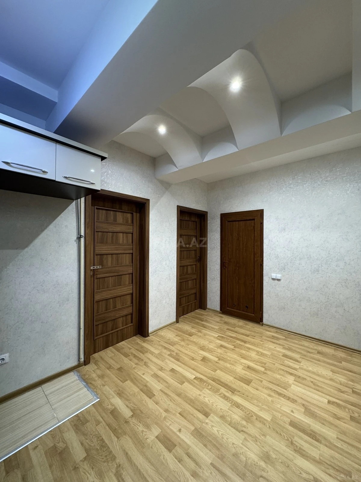 Satılır 2 otaqlı mənzil 70 m²