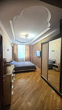 Satılır 3 otaqlı mənzil 125 m²