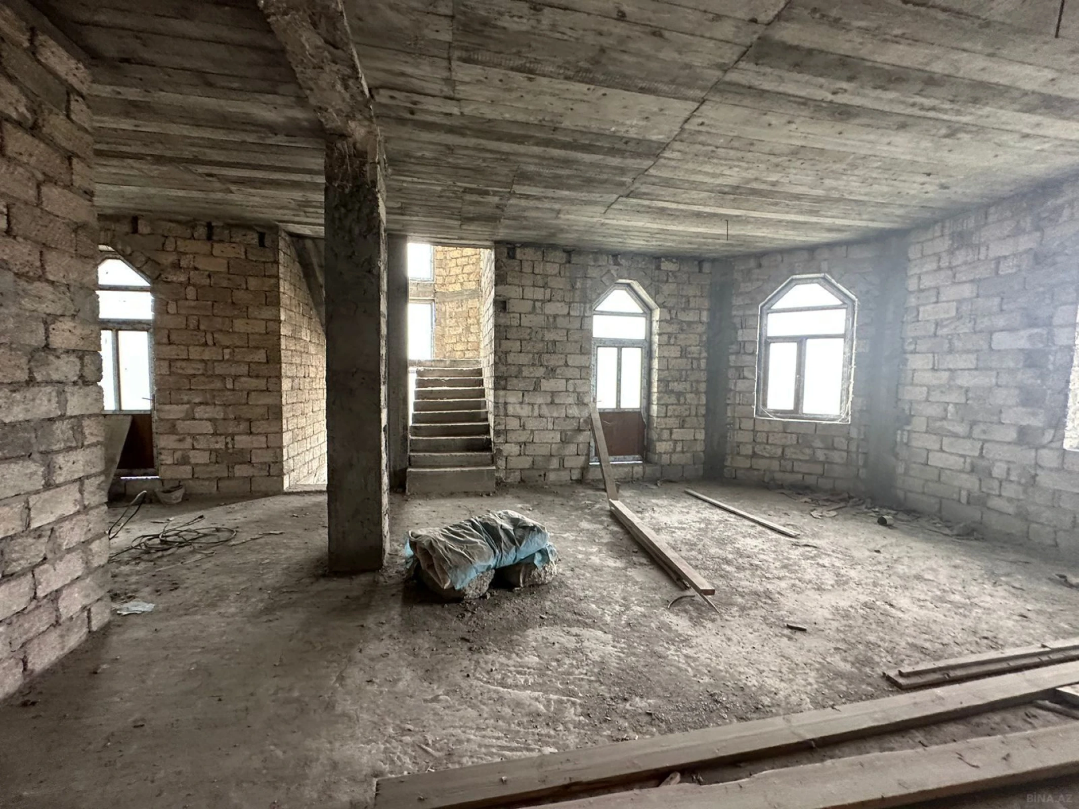 Satılır obyekt 1200 m²