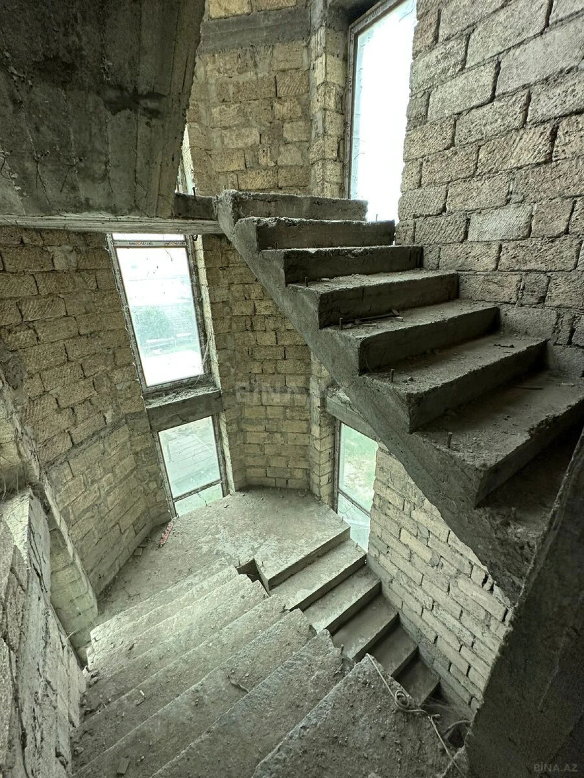 Satılır obyekt 1200 m²