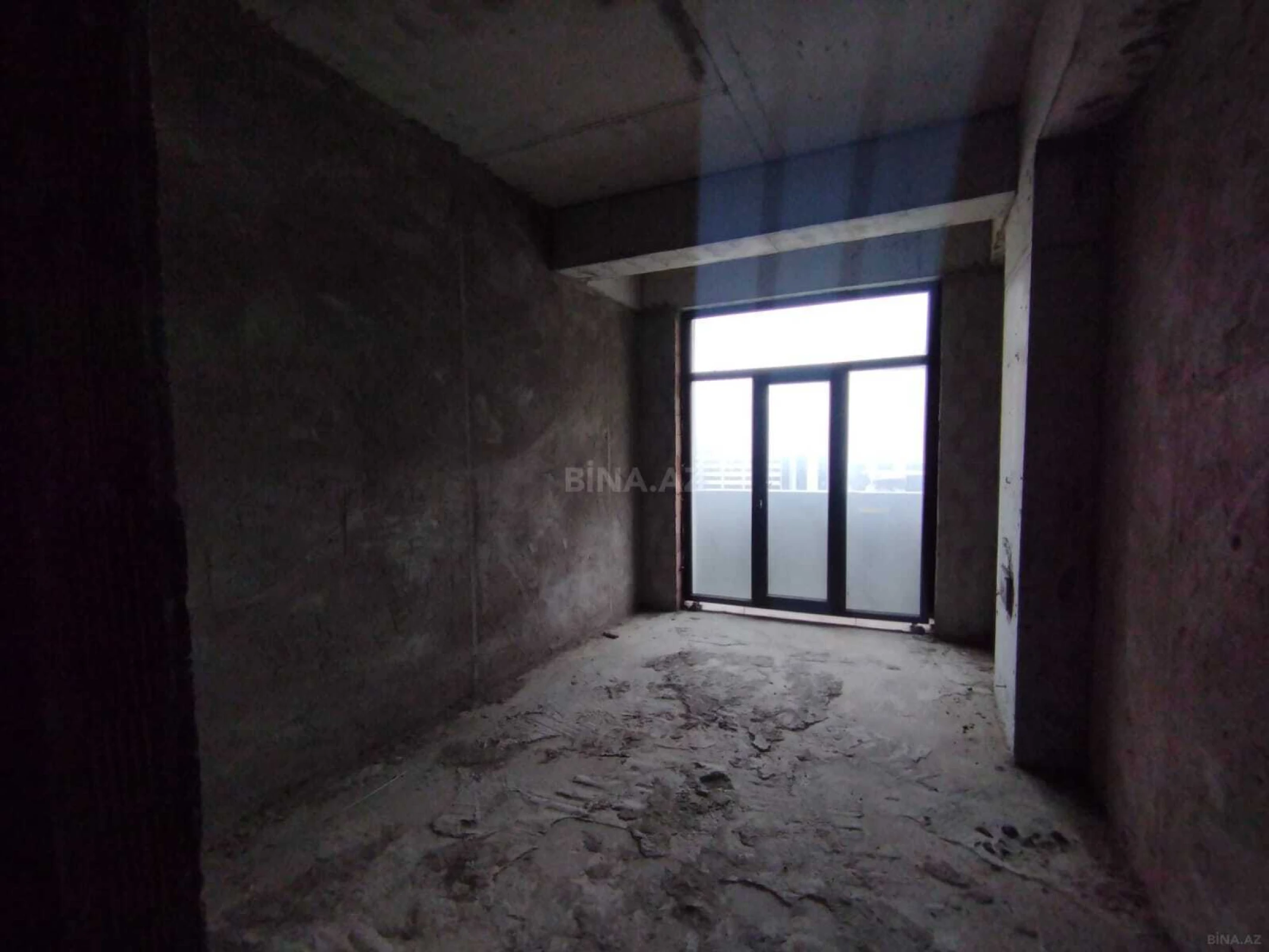 Satılır 3 otaqlı mənzil 134 m²