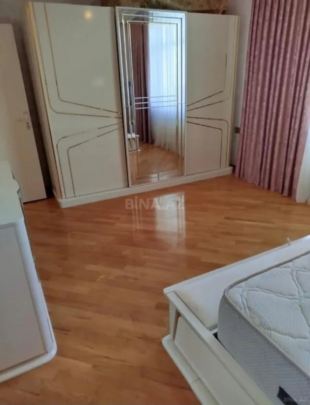 Kirayə verilir 3 otaqlı mənzil 120 m²