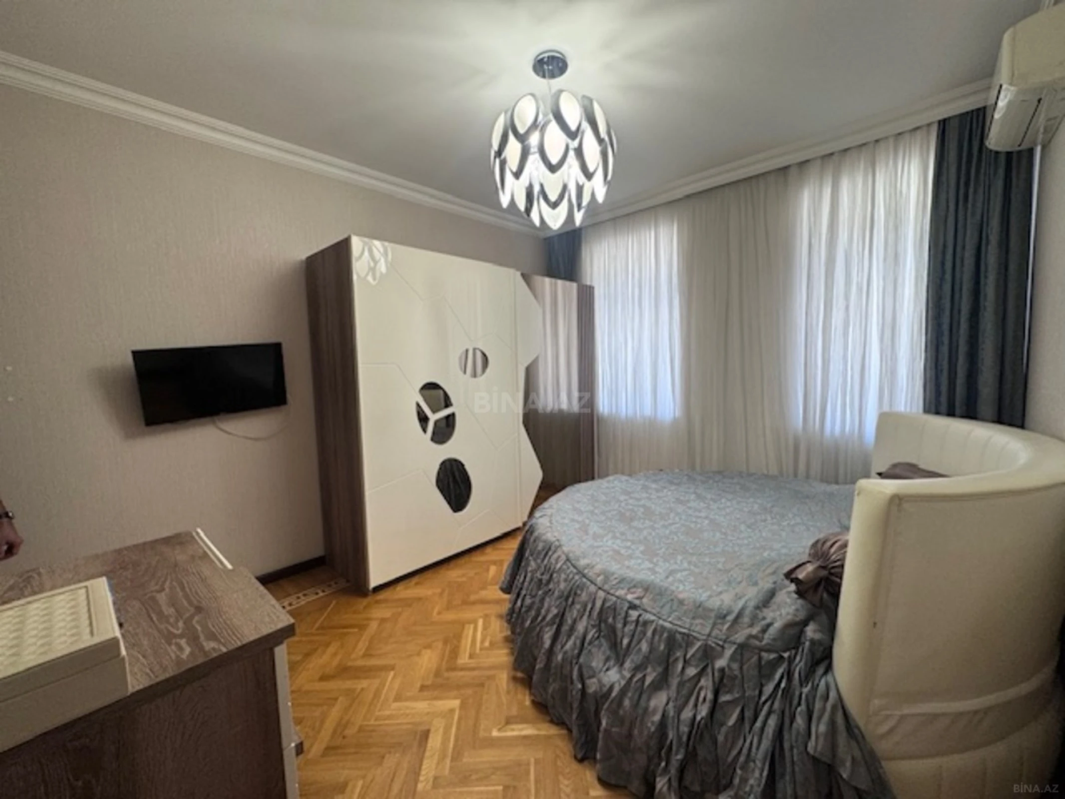 Satılır 3 otaqlı mənzil 120 m²