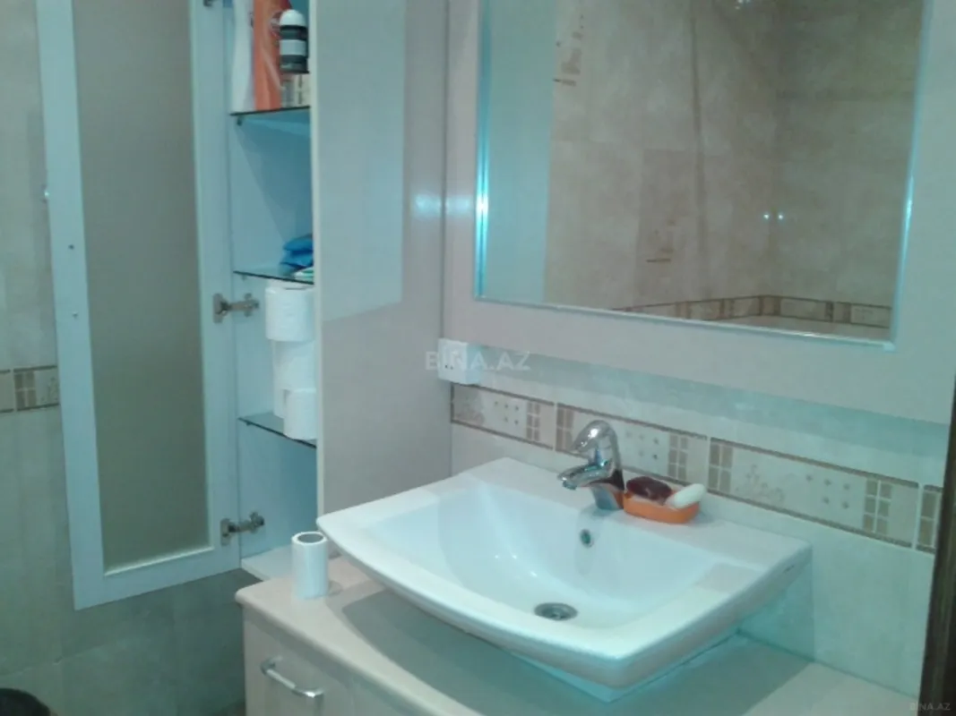Satılır 3 otaqlı mənzil 135 m²