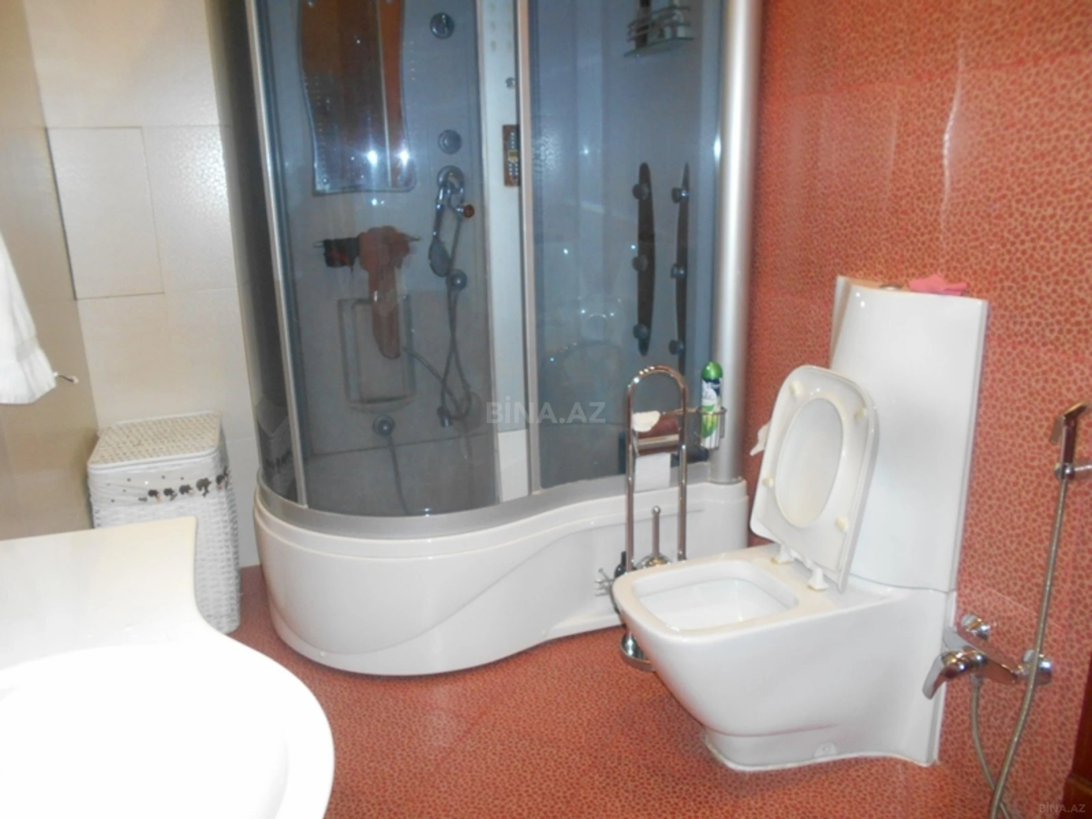 Satılır 3 otaqlı mənzil 135 m²