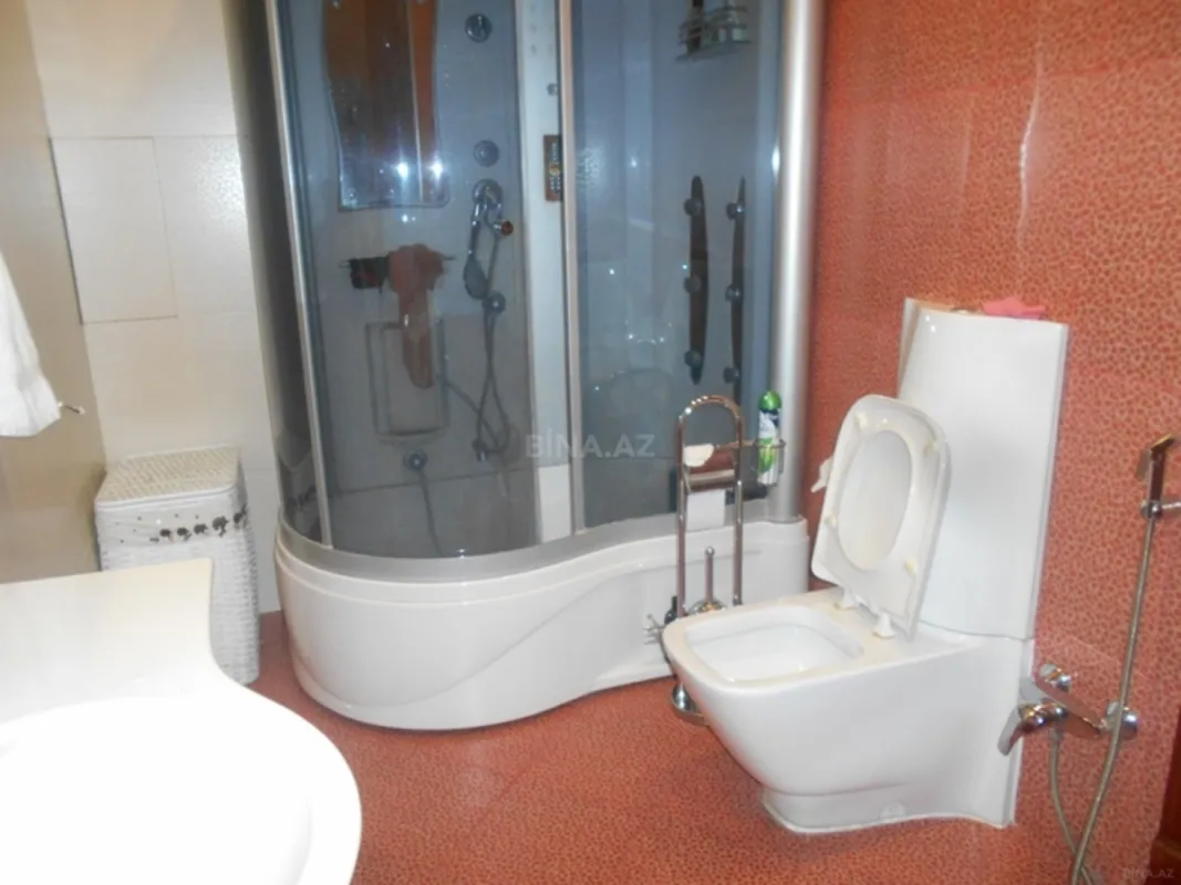 Satılır 3 otaqlı mənzil 135 m²