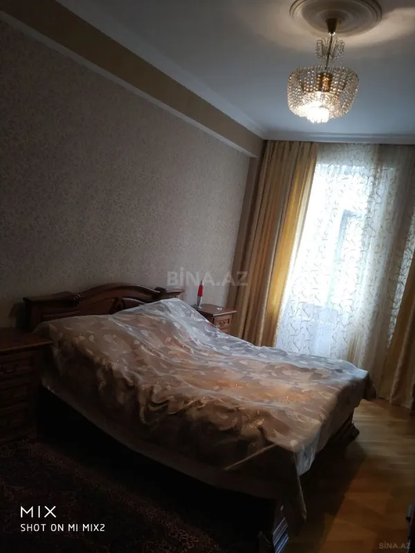 Satılır 3 otaqlı mənzil 135 m²