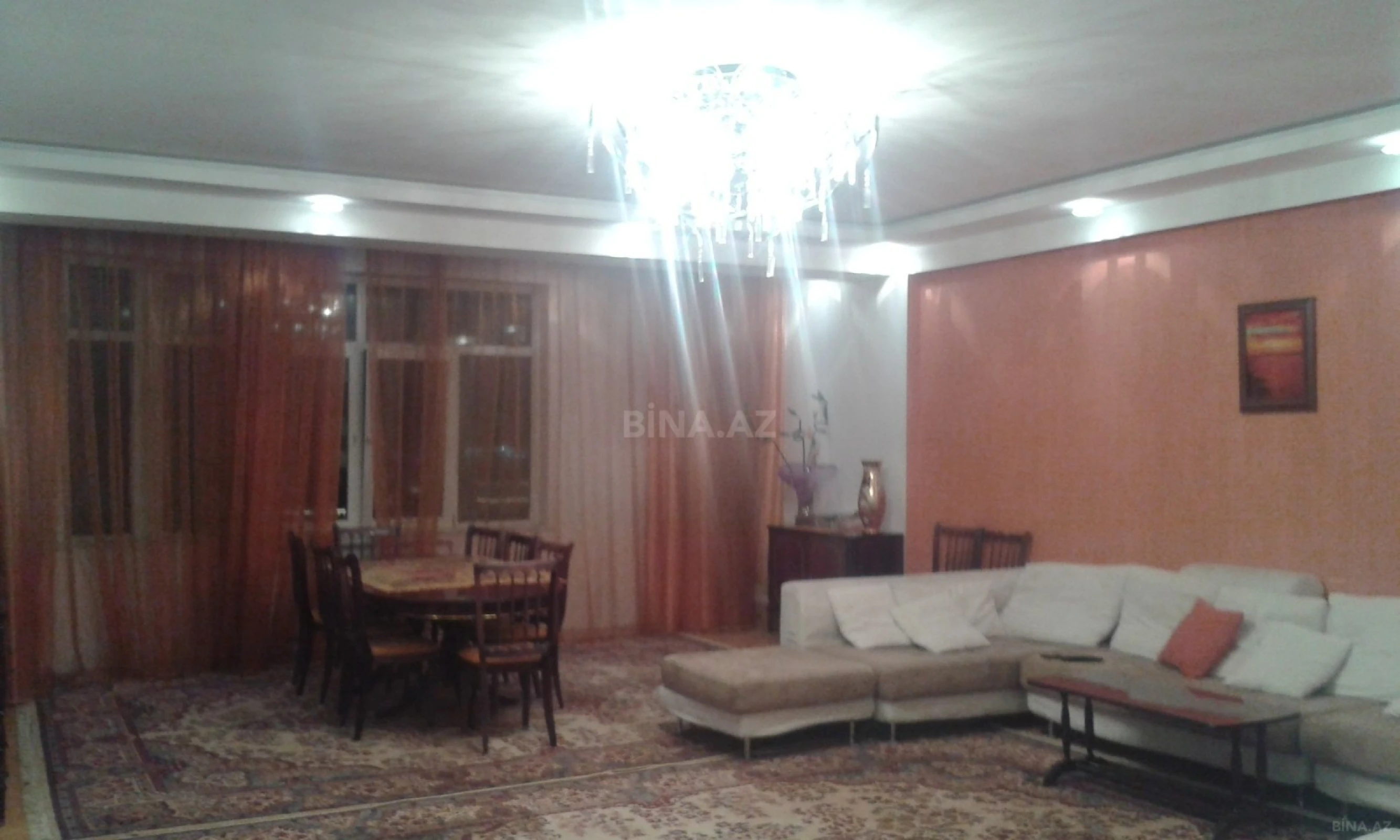 Satılır 3 otaqlı mənzil 135 m²