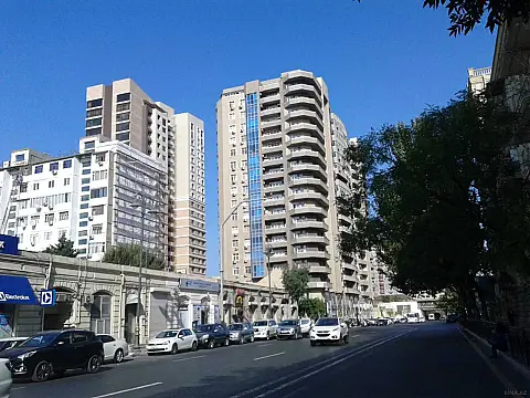 Satılır 3 otaqlı mənzil 175 m² — Bakı 3 otaq 175.00 m²