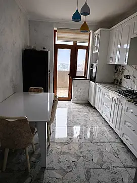 Satılır 4 otaqlı mənzil 149 m²