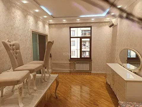 Kirayə verilir 3 otaqlı mənzil 100 m² — Bakı, Nərimanov 3 otaq 100.00 m²