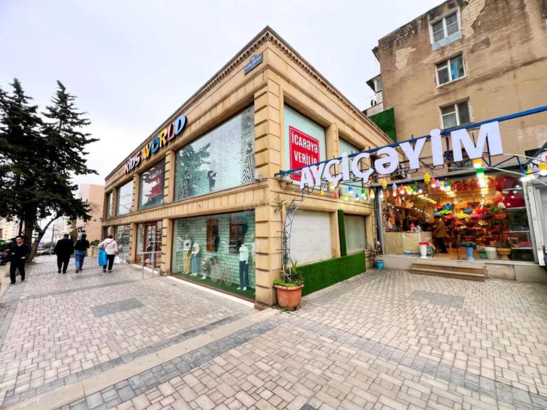 Kirayə verilir obyekt 390 m²