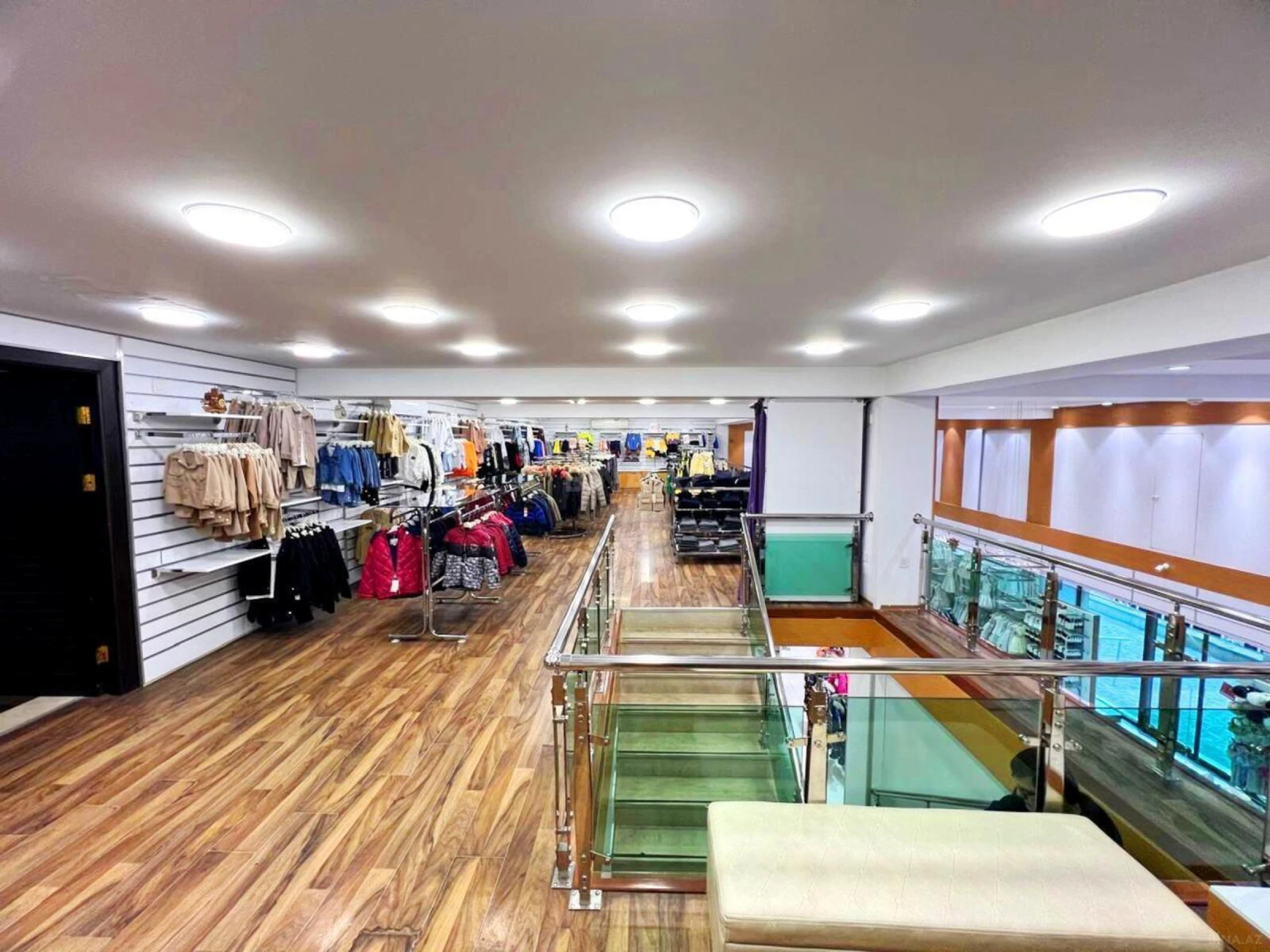 Kirayə verilir obyekt 390 m²