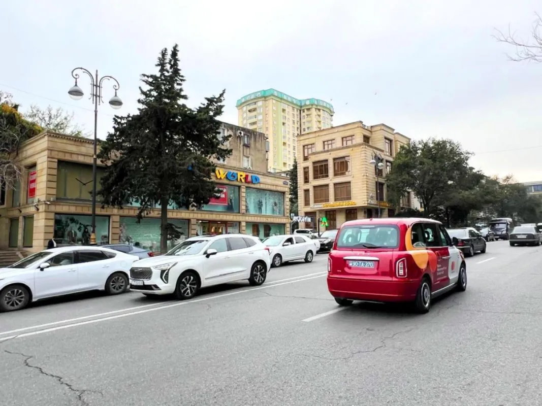 Kirayə verilir obyekt 390 m²