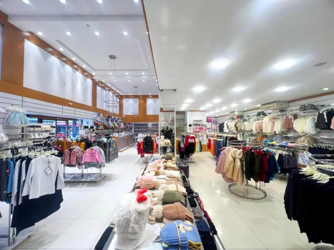 Kirayə verilir obyekt 390 m²