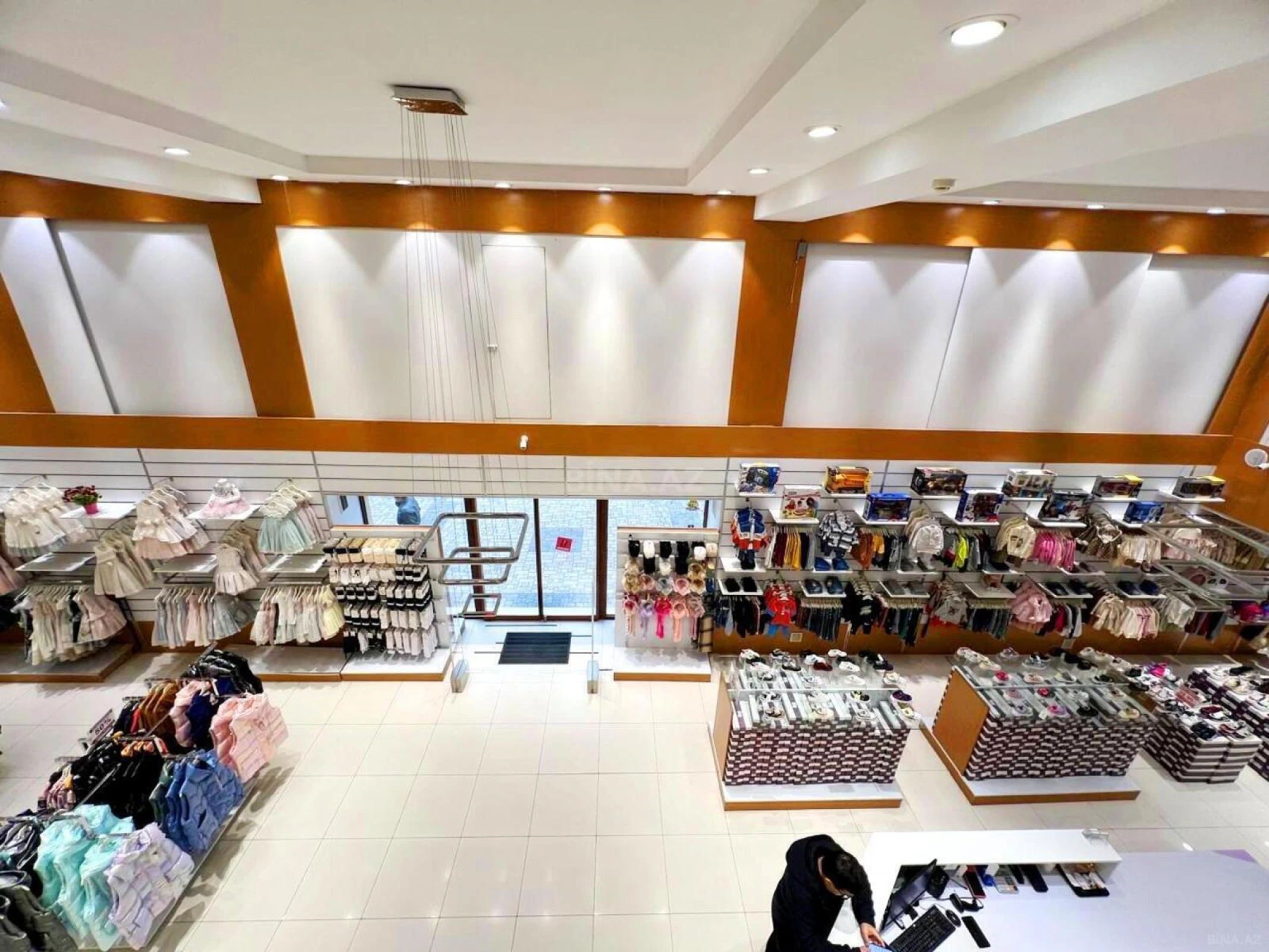 Kirayə verilir obyekt 390 m²