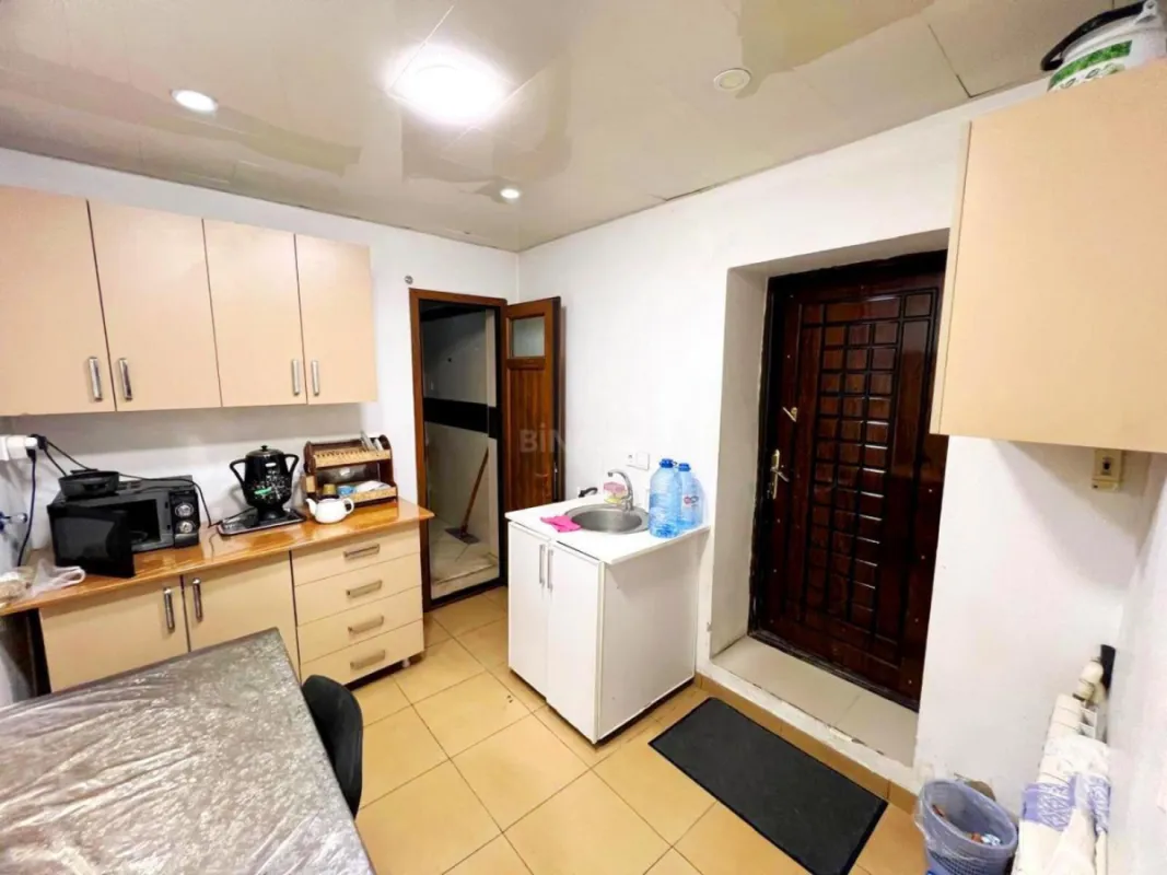 Kirayə verilir obyekt 390 m²