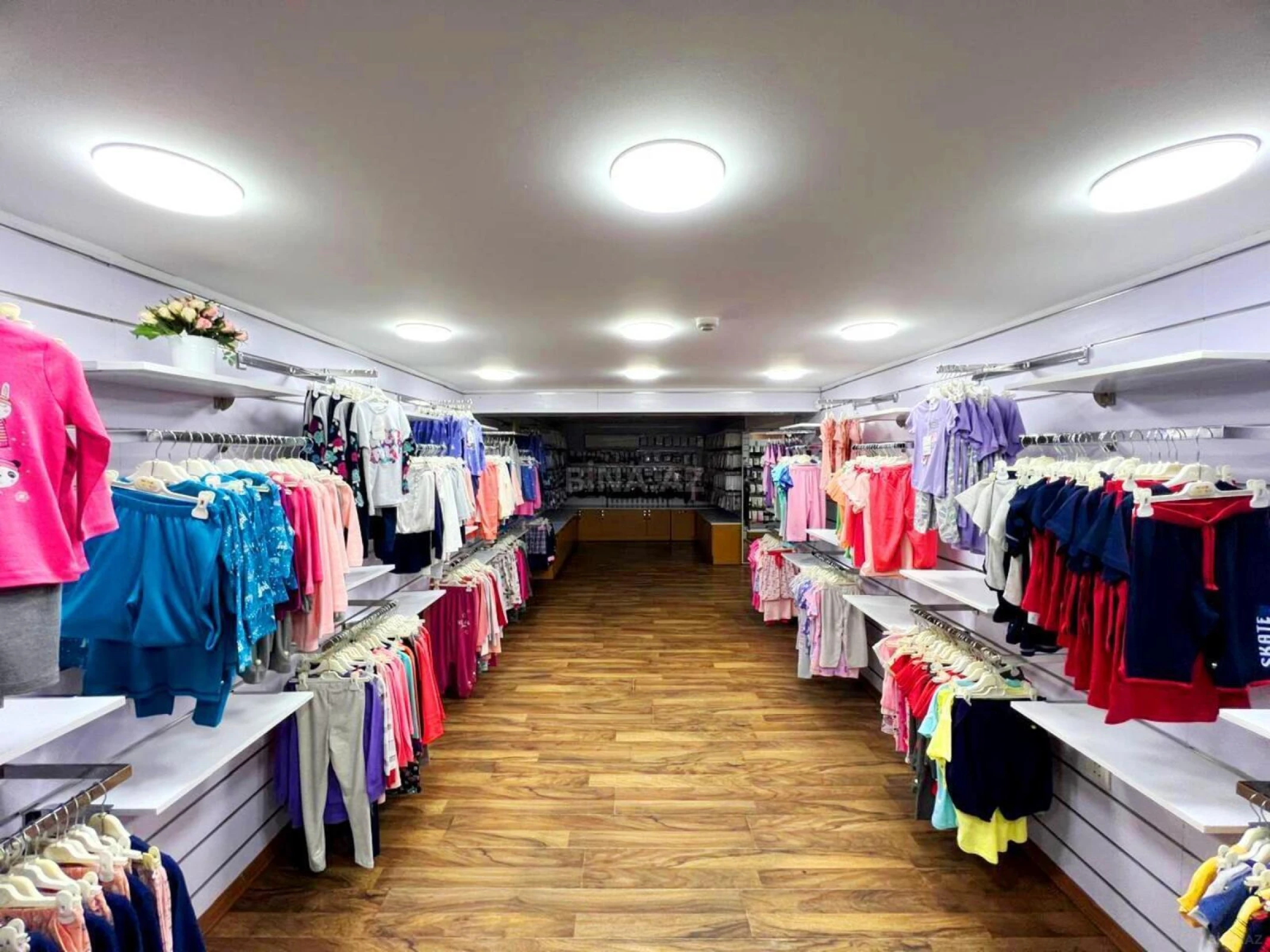 Kirayə verilir obyekt 390 m²