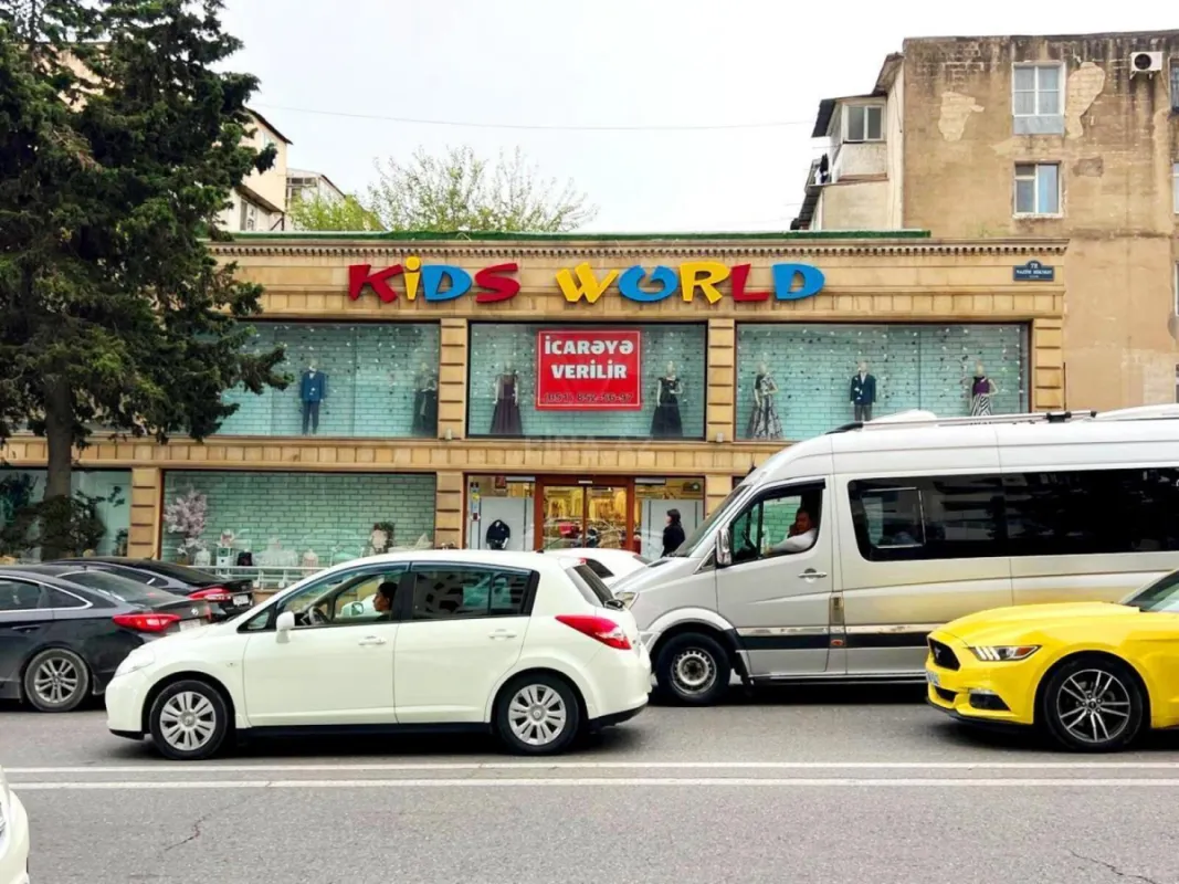 Kirayə verilir obyekt 390 m²